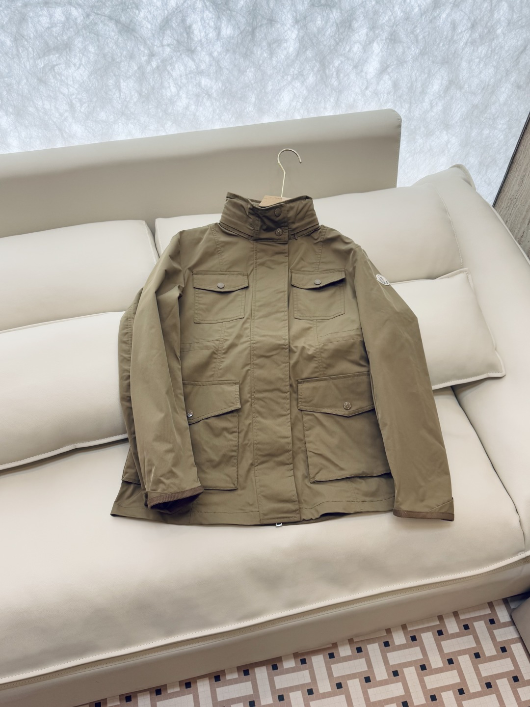 M2366#新款外套🌾Mon 蒙口 显瘦拉链款防风 外套 白色 卡其色 1-2-3码