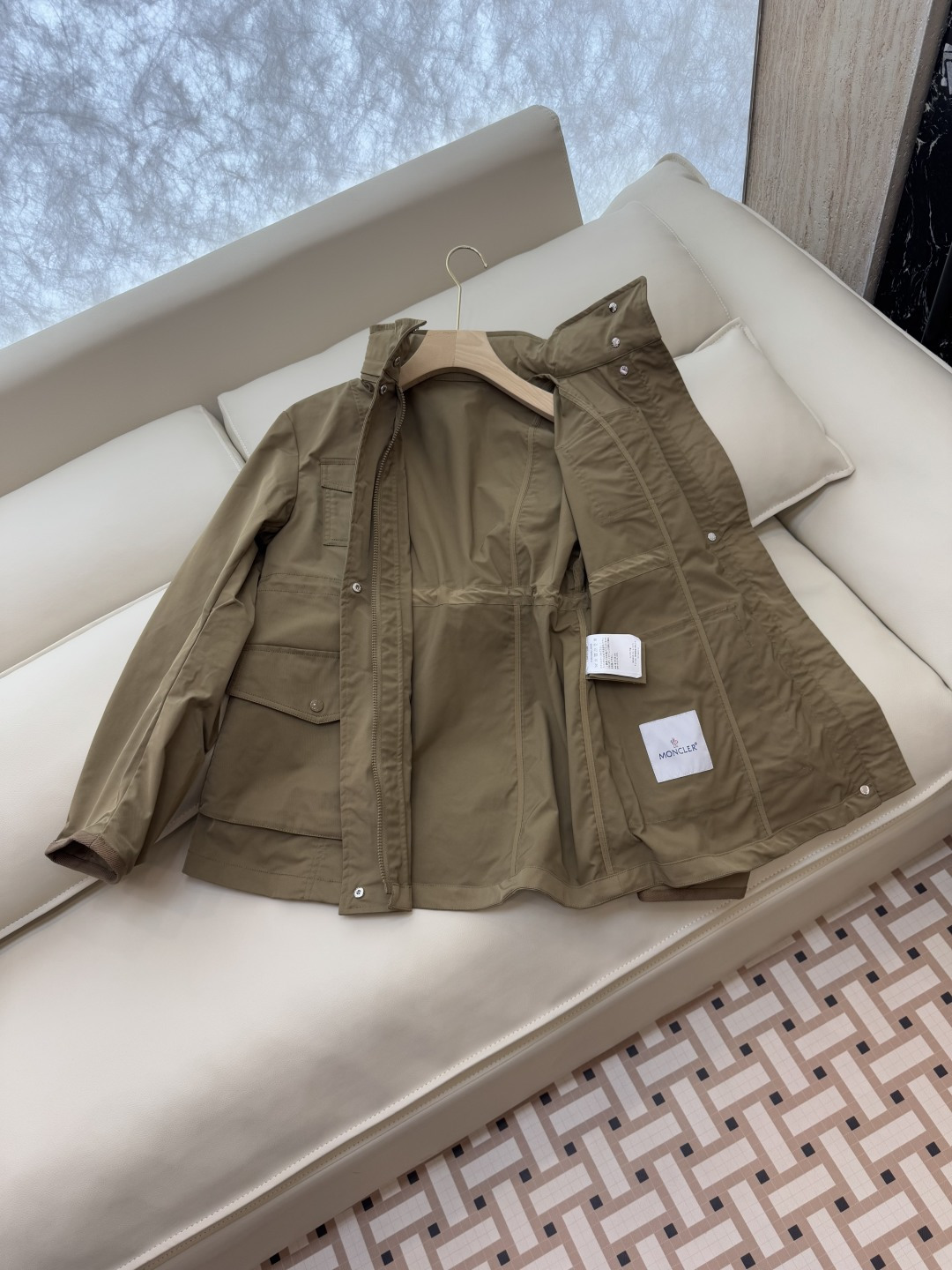 M2366#新款外套🌾Mon 蒙口 显瘦拉链款防风 外套 白色 卡其色 1-2-3码