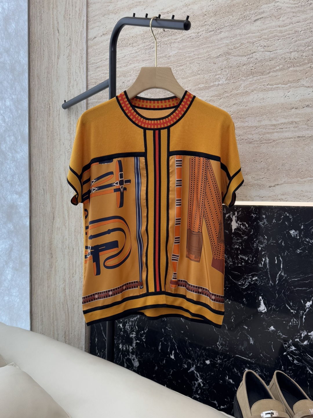 NO:331125,H32505# new top H home positioning printing silk thread knitted short-sleeved top yellow black S-XXL, T-shirt, real silk, alexander wang19860909H32505#新款上衣 H家 定位印花 真丝拼丝针织短袖上衣 黄色 黑色 S-XXL,,T-shirt,real silk,alexander wang,Women's clothing