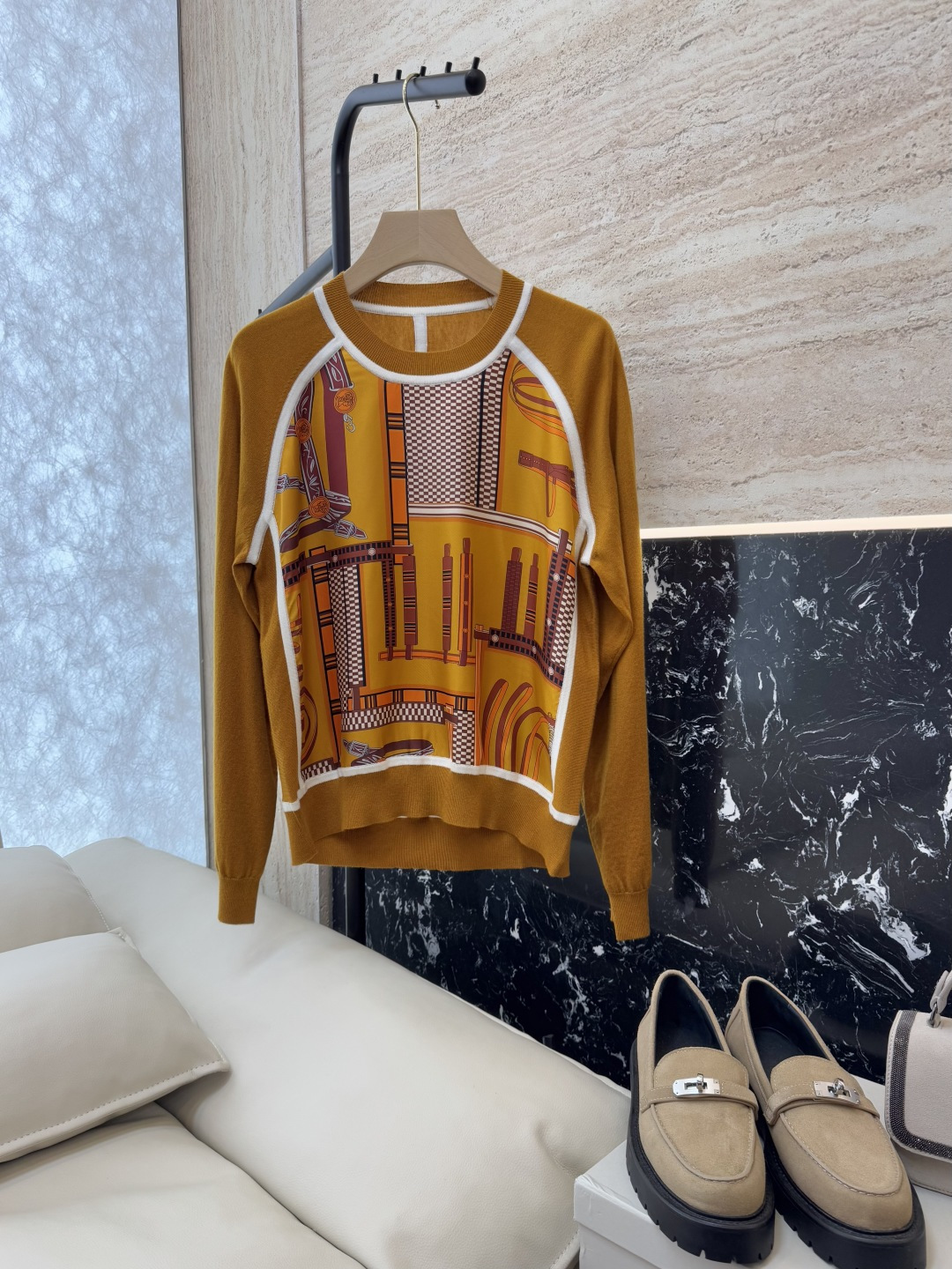 NO:331118,H32503# new top H home positioning printing silk thread knitted long-sleeved top black yellow S-XXL, real silk, alexander wang19860909H32503#新款上衣 H家 定位印花 真丝拼丝针织长袖上衣 黑色 黄色S-XXL,,real silk,alexander wang,Women's clothing