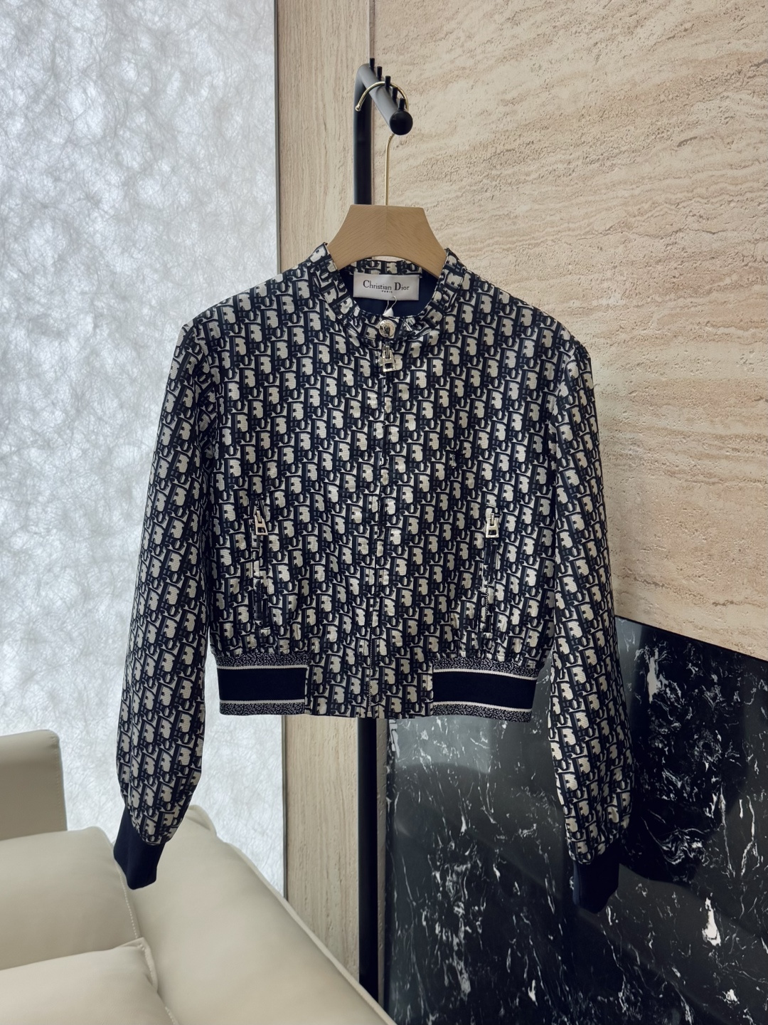 NO:466100,CX009# new jacket Dior presbyterian jacquard fabric Short embroidered letter stand collar short jacket SML,,dior,jackets & coats,alexander wang19860909CX009#新款外套 Dior 老花提花面料 短款刺绣字母立领短外套 SML,,dior,jackets & coats,alexander wang,Women's clothing