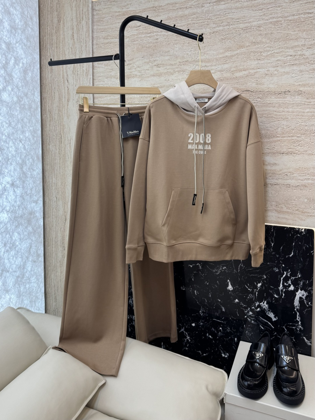 NO:473096,YO011# new set max top copy 1:1 version high-end custom version embroidery logo sports and casual set camel SMLXL,,alexander wang19860909YO011#新款套装 max 顶级复制 1:1 版 高端定制版 刺绣logo 运动休闲套装 驼色 SMLXL,,alexander wang,Women's clothing