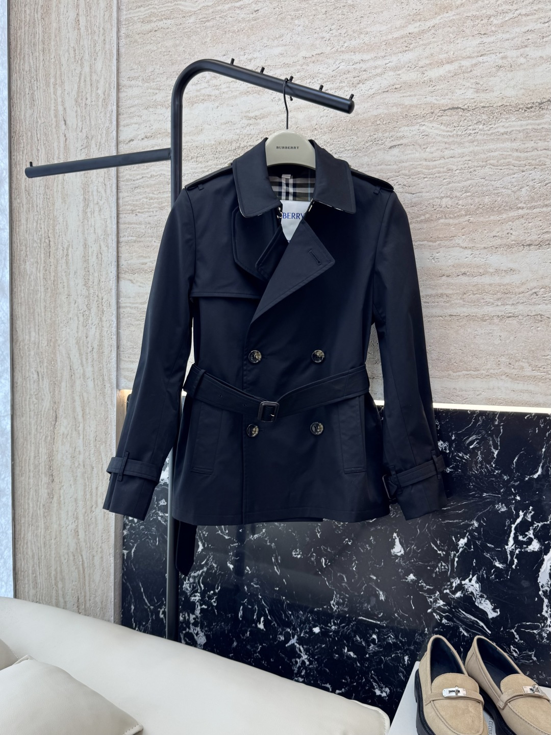 NO:439128,LF004# new windbreaker Bur Burberry Double-breasted latest short windbreaker Two-color SMLXL, burberry, burberry, alexander wang19860909LF004#新款风衣 Bur 巴宝莉 双排扣最新款短款风衣 两色 SMLXL,,burberry,burberry,alexander wang,Women's clothing