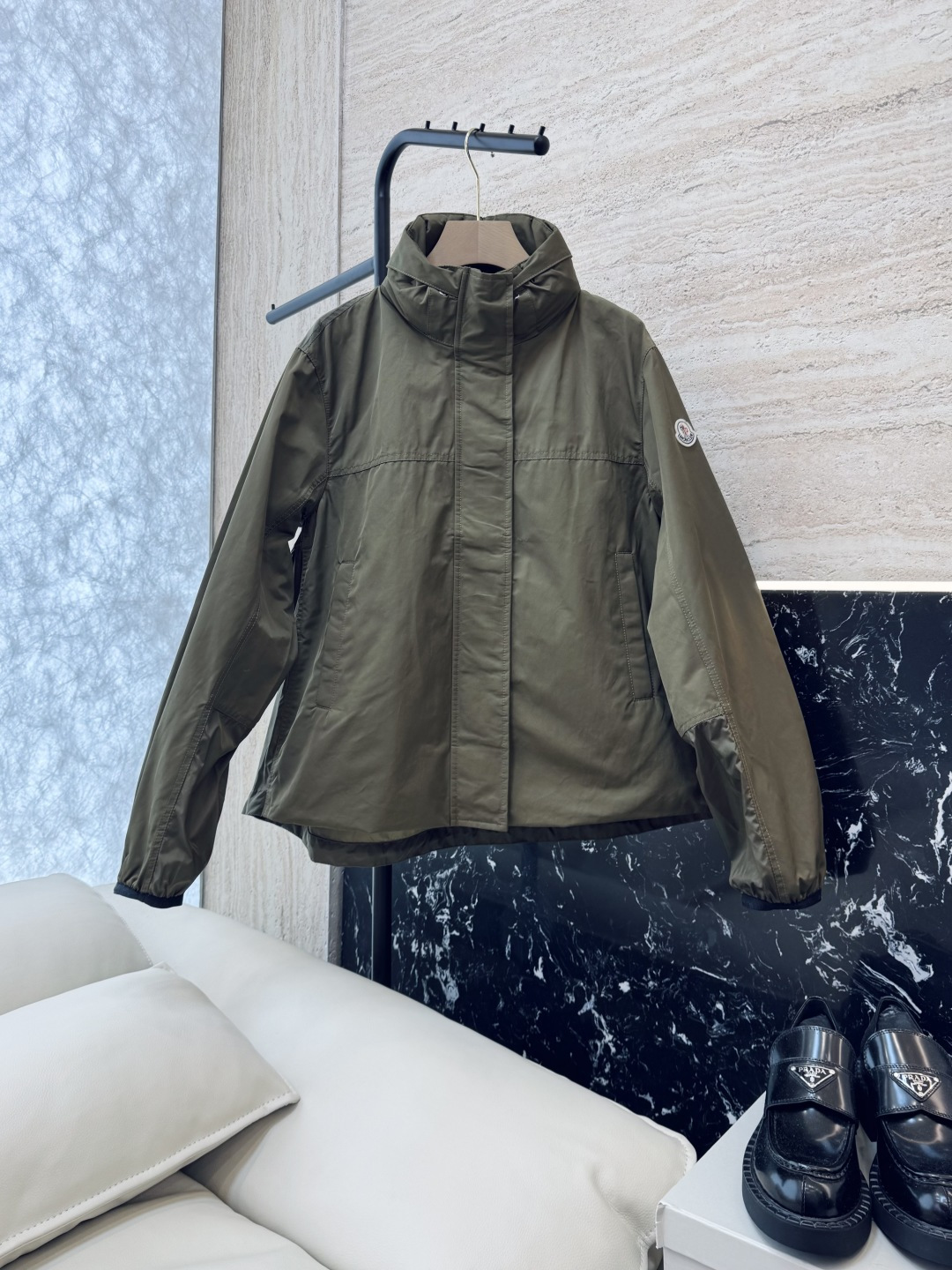 M2364#新款外套🌾Mon蒙口 抽绳设计 长袖拉链款夹克外套 黑色 军绿色 1/2/3码