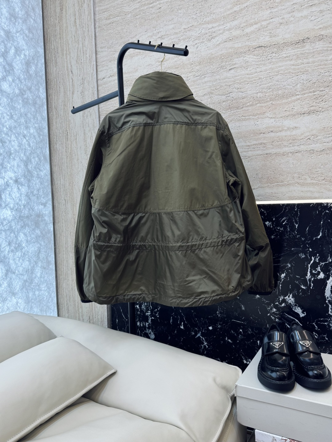 M2364#新款外套🌾Mon蒙口 抽绳设计 长袖拉链款夹克外套 黑色 军绿色 1/2/3码