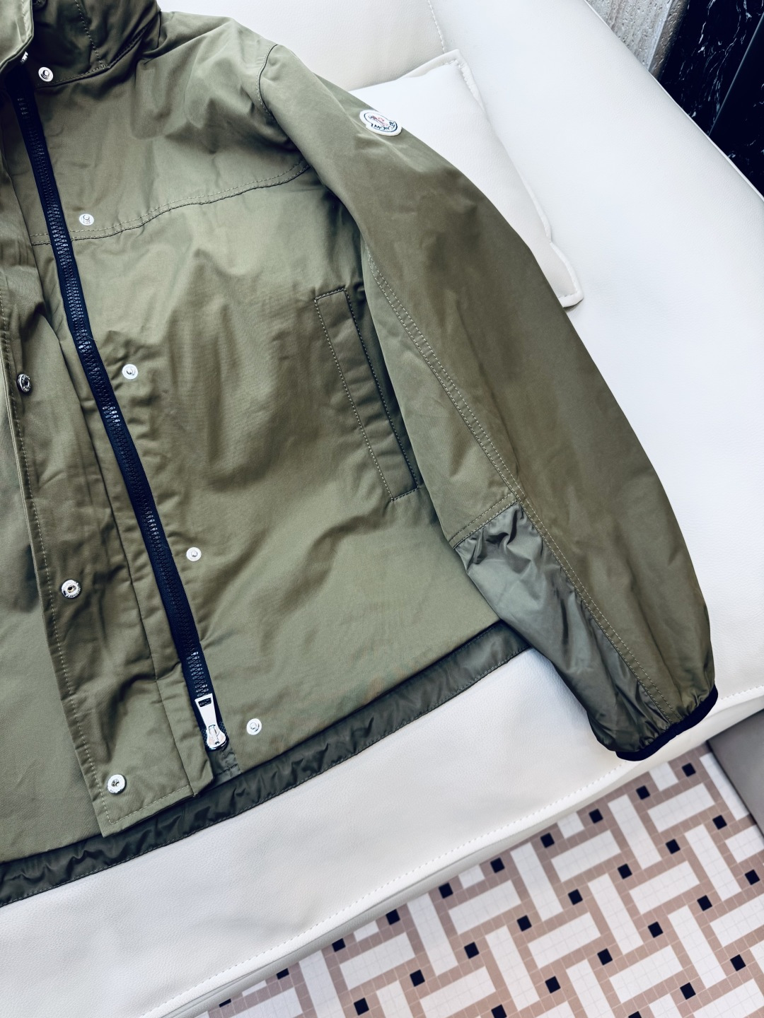 M2364#新款外套🌾Mon蒙口 抽绳设计 长袖拉链款夹克外套 黑色 军绿色 1/2/3码