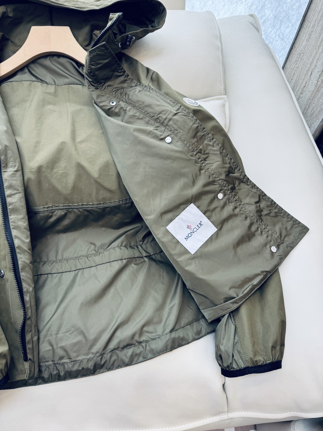 M2364#新款外套🌾Mon蒙口 抽绳设计 长袖拉链款夹克外套 黑色 军绿色 1/2/3码