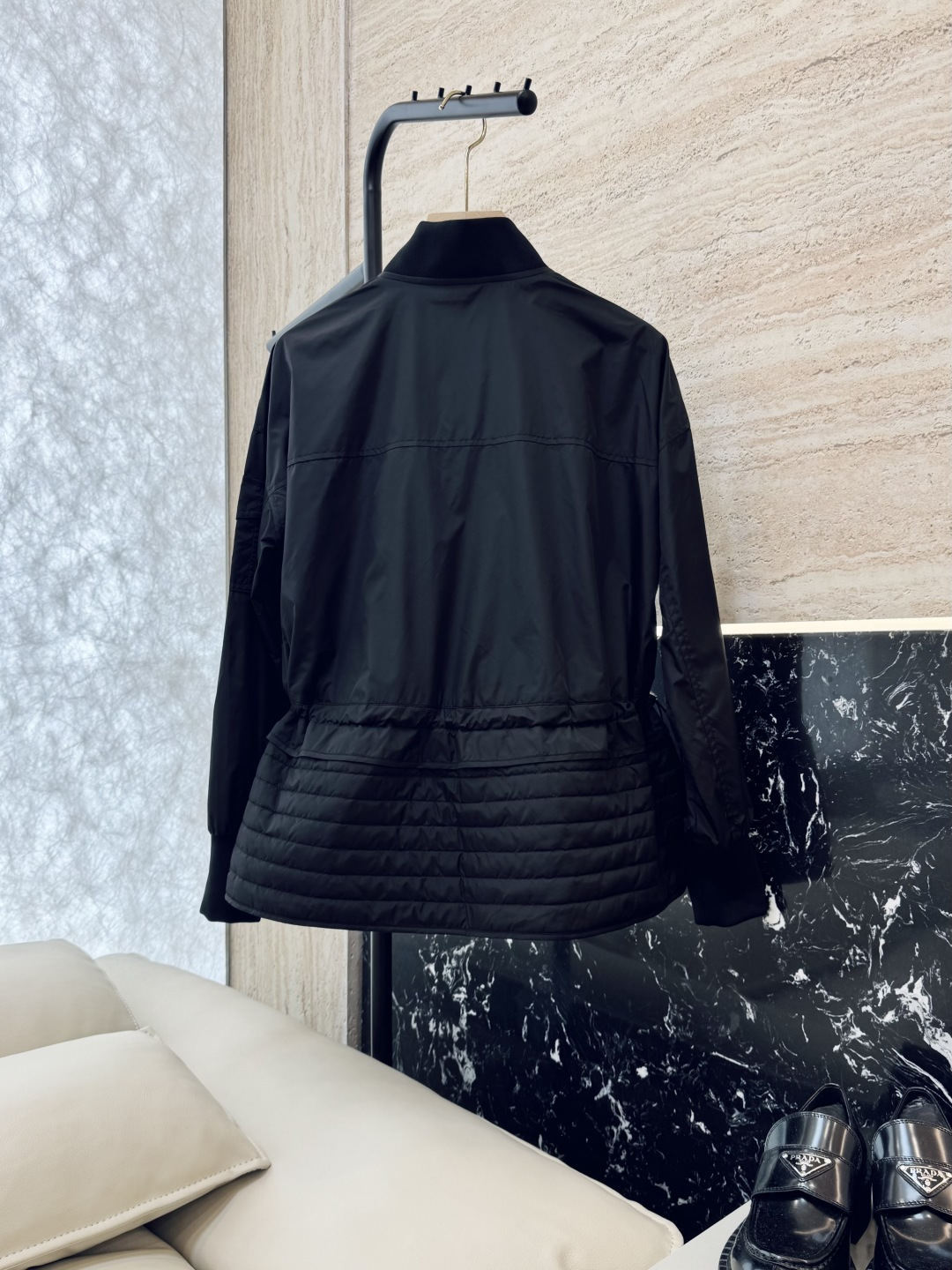 M2144#新款外套🌾Mon蒙口 抽绳设计 荷叶裙摆 长袖拉链款夹克外套 黑色 藏青色 军绿色 1/2/