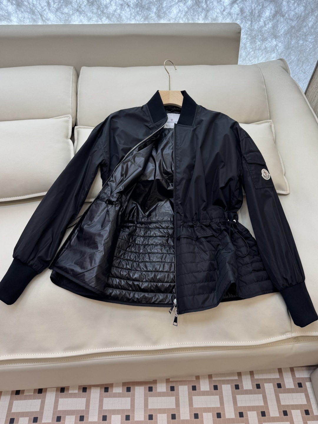 M2144#新款外套🌾Mon蒙口 抽绳设计 荷叶裙摆 长袖拉链款夹克外套 黑色 藏青色 军绿色 1/2/