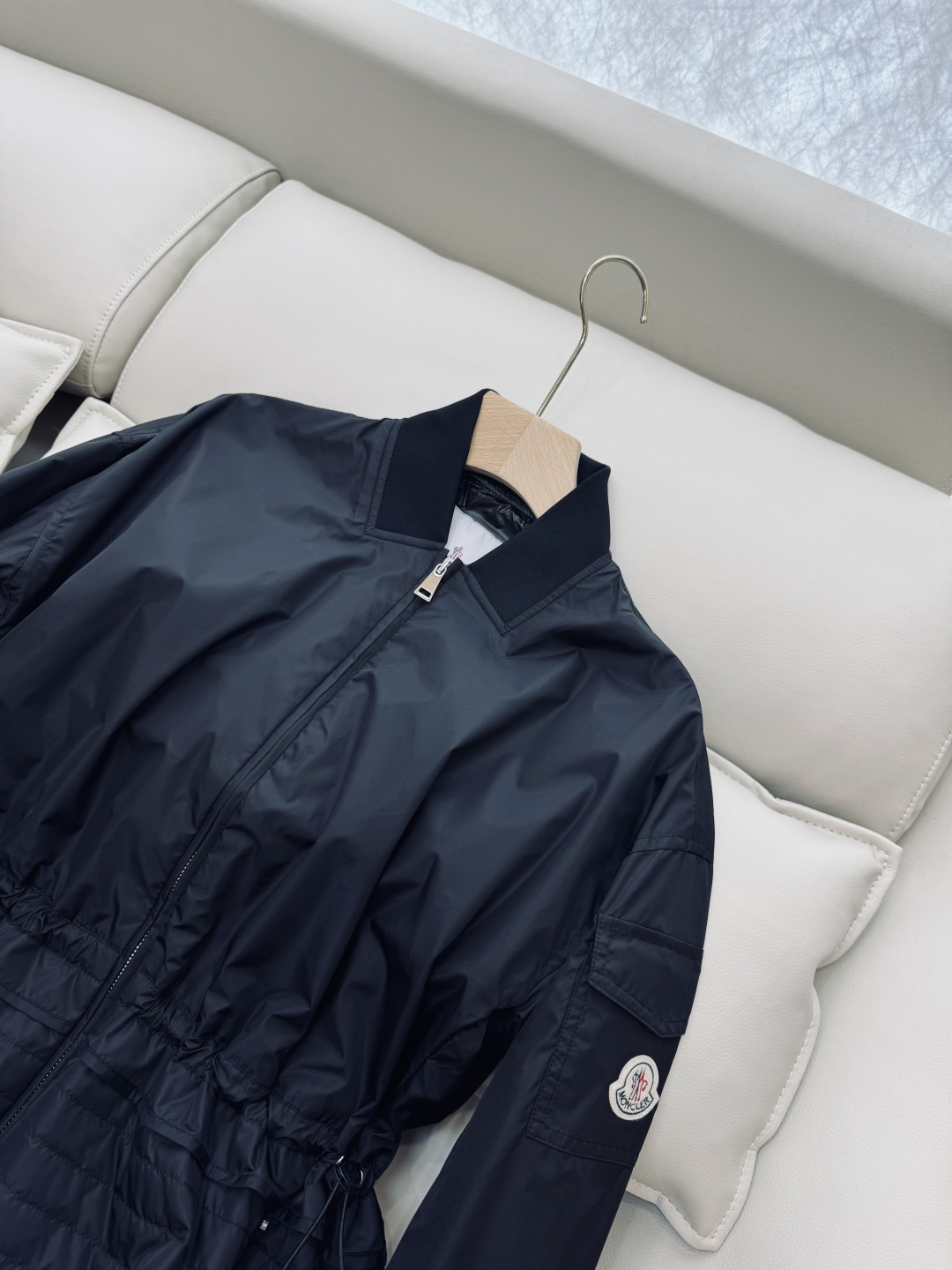 M2144#新款外套🌾Mon蒙口 抽绳设计 荷叶裙摆 长袖拉链款夹克外套 黑色 藏青色 军绿色 1/2/