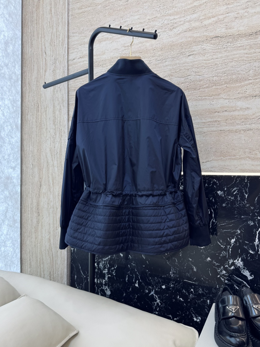 M2144#新款外套🌾Mon蒙口 抽绳设计 荷叶裙摆 长袖拉链款夹克外套 黑色 藏青色 军绿色 1/2/