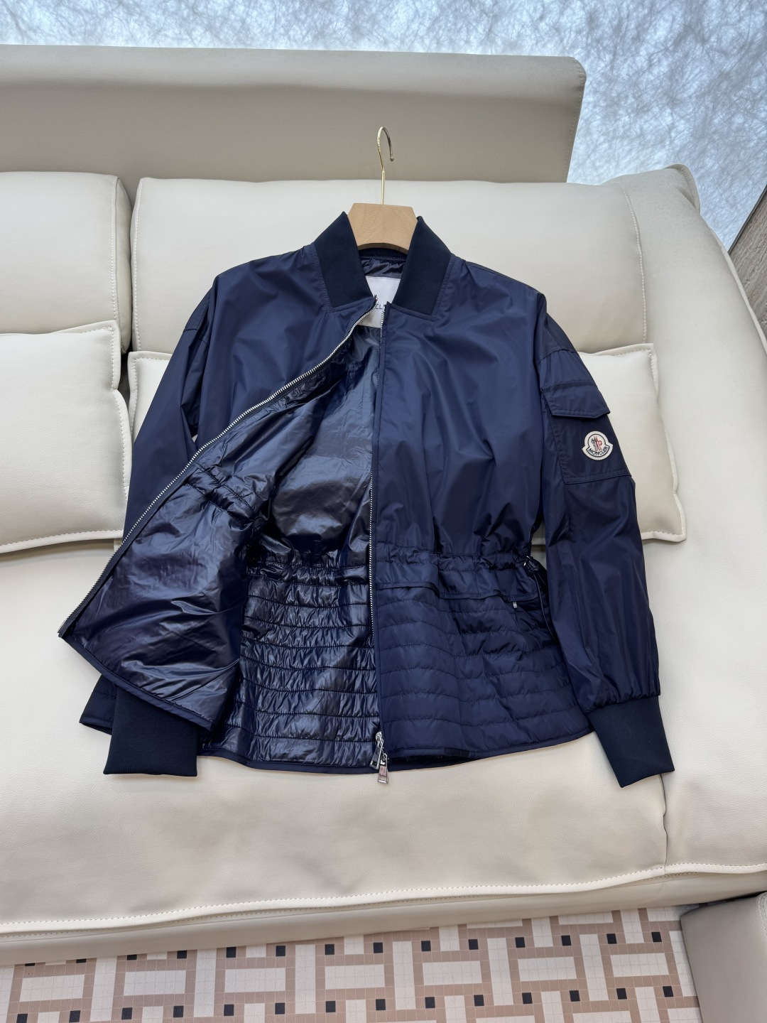 M2144#新款外套🌾Mon蒙口 抽绳设计 荷叶裙摆 长袖拉链款夹克外套 黑色 藏青色 军绿色 1/2/