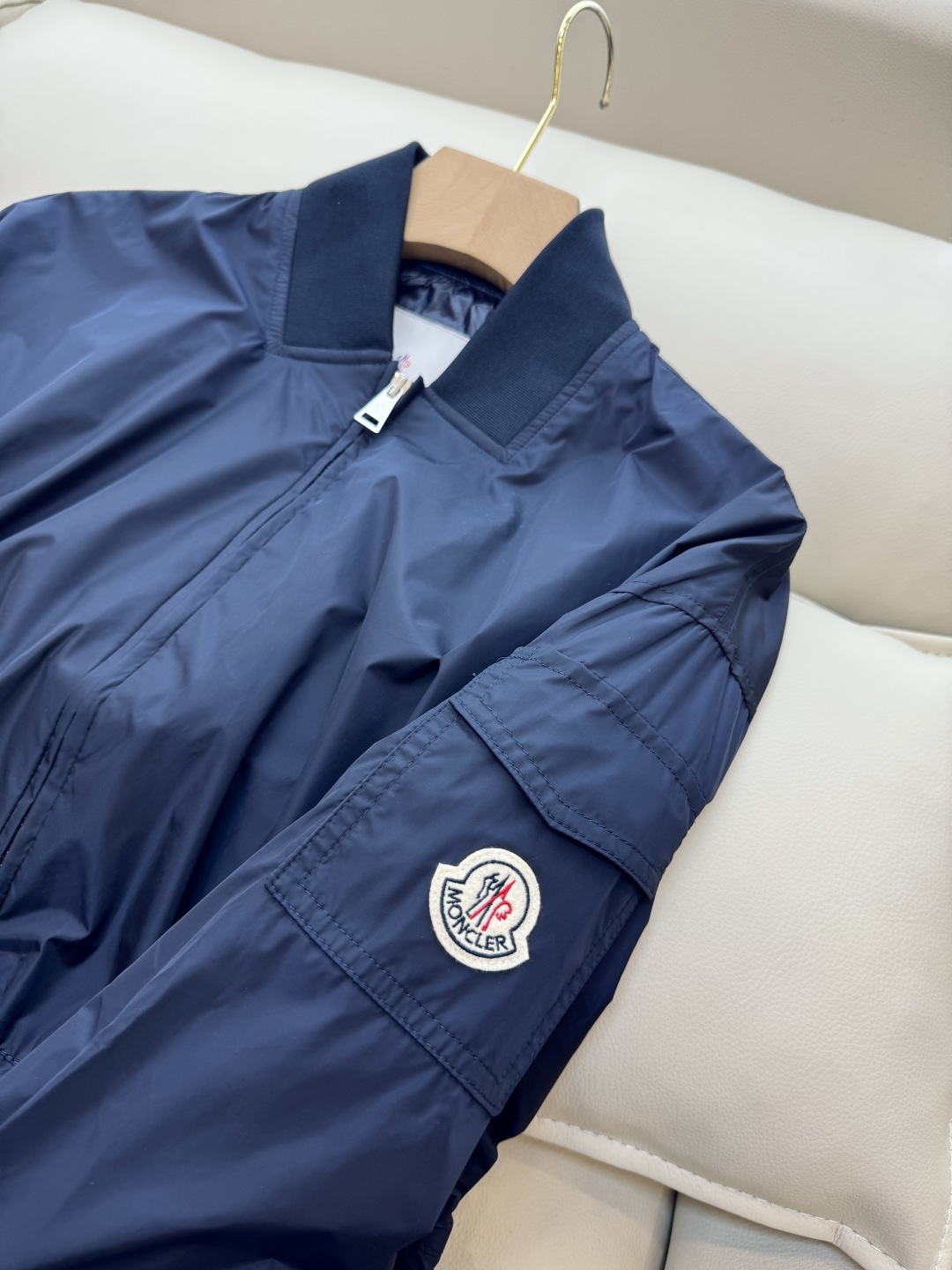 M2144#新款外套🌾Mon蒙口 抽绳设计 荷叶裙摆 长袖拉链款夹克外套 黑色 藏青色 军绿色 1/2/