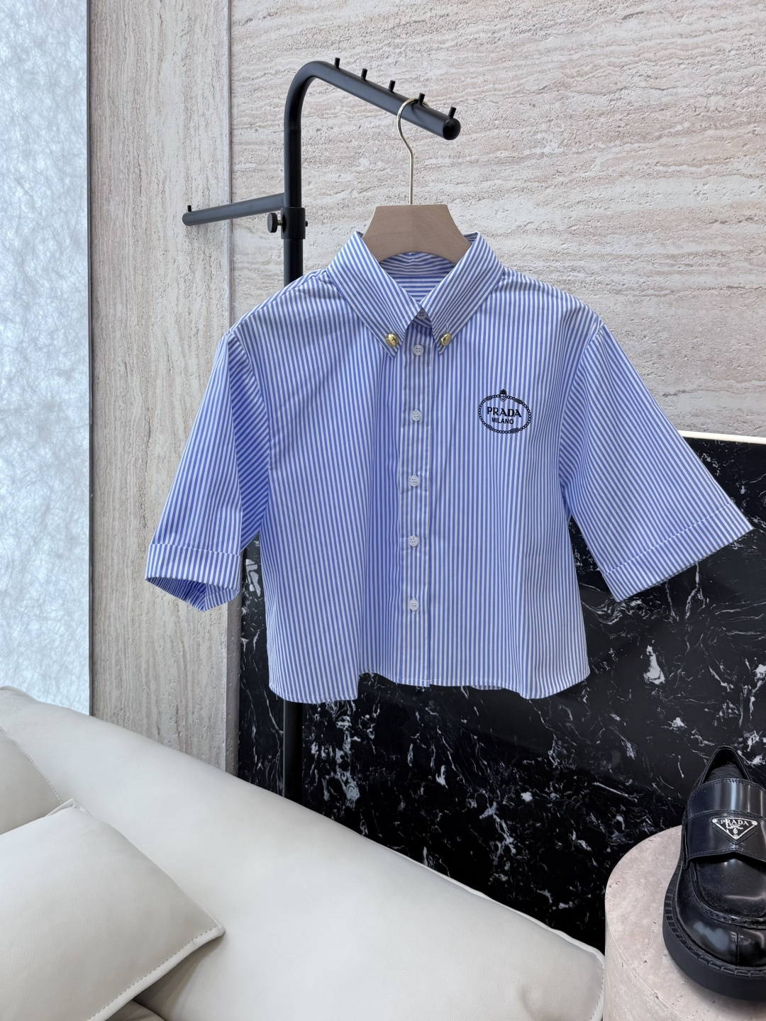 NO:657989,CY012# new shirt PR letter print gold button short-sleeved shirt blue SML,,shirts,T-shirt,alexander wang19860909CY012#新款衬衫 PR 字母印花 金色扣 短袖衬衫 蓝色 SML,,shirts,T-shirt,alexander wang,Women's clothing