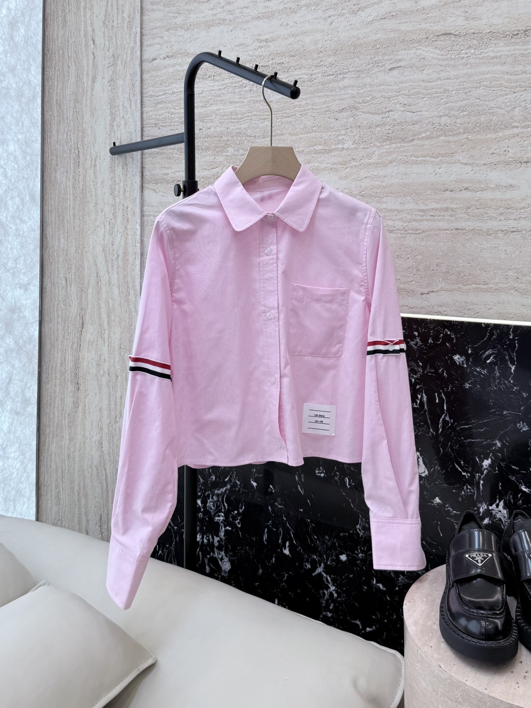 NO:658082,CY021# new shirt TB red and black stripes minimalist style long-sleeved shirt white blue pink SML,,shirts,alexander wang19860909CY021#新款衬衫 TB 红黑杠 极简风 长袖衬衫 白色 蓝色 粉色 SML,,shirts,alexander wang,Women's clothing