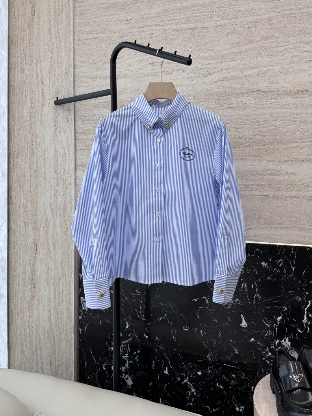 NO:658101,CY013# new shirt P PR letter print gold button long-sleeved shirt blue stripes SML,,shirts,alexander wang19860909CY013#新款衬衫P PR 字母印花 金色扣 长袖衬衫 蓝色条纹 SML,,shirts,alexander wang,Women's clothing