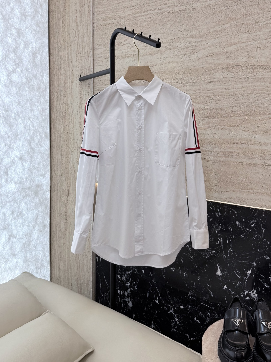 NO:658004,CY025# new shirt P TB red and black stripes minimalist style long-sleeved shirt white SML,,shirts, 19860909CY025#新款衬衫P TB 红黑白杠 极简风 长袖衬衫白色 SML,,shirts, ,Women's clothing