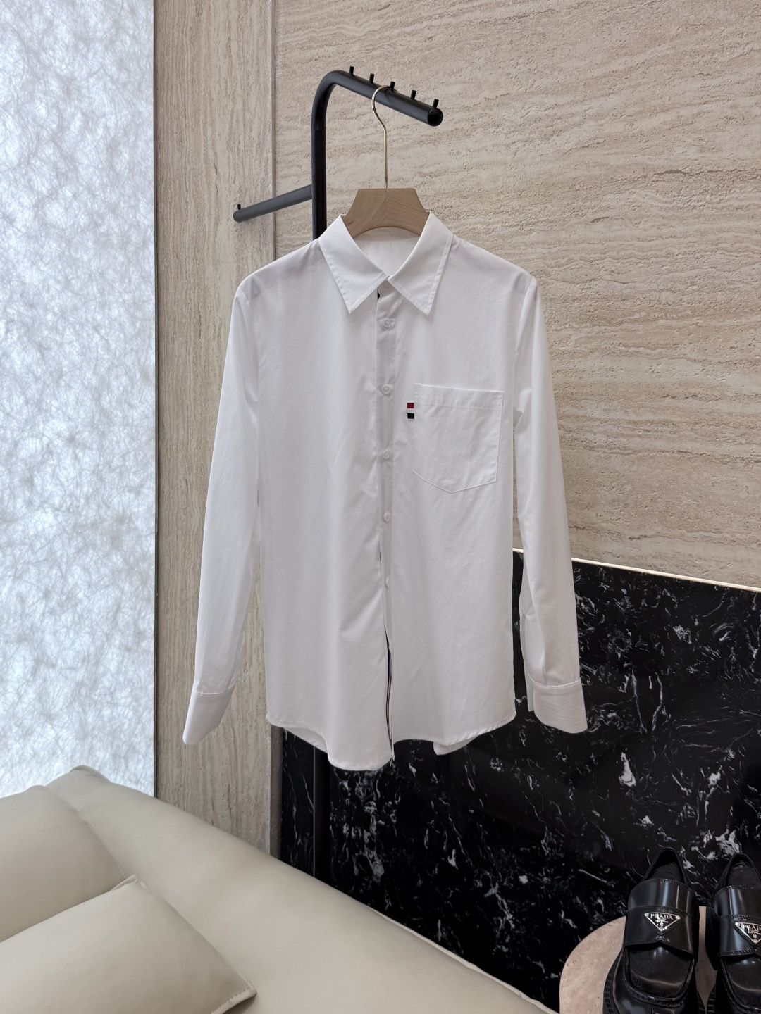 NO:657998,CY020# new shirt P TB red and black stripes minimalist style long-sleeved shirt white SML,,shirts,alexander wang19860909CY020#新款衬衫P TB 红黑杠 极简风 长袖衬衫 白色 SML,,shirts,alexander wang,Women's clothing