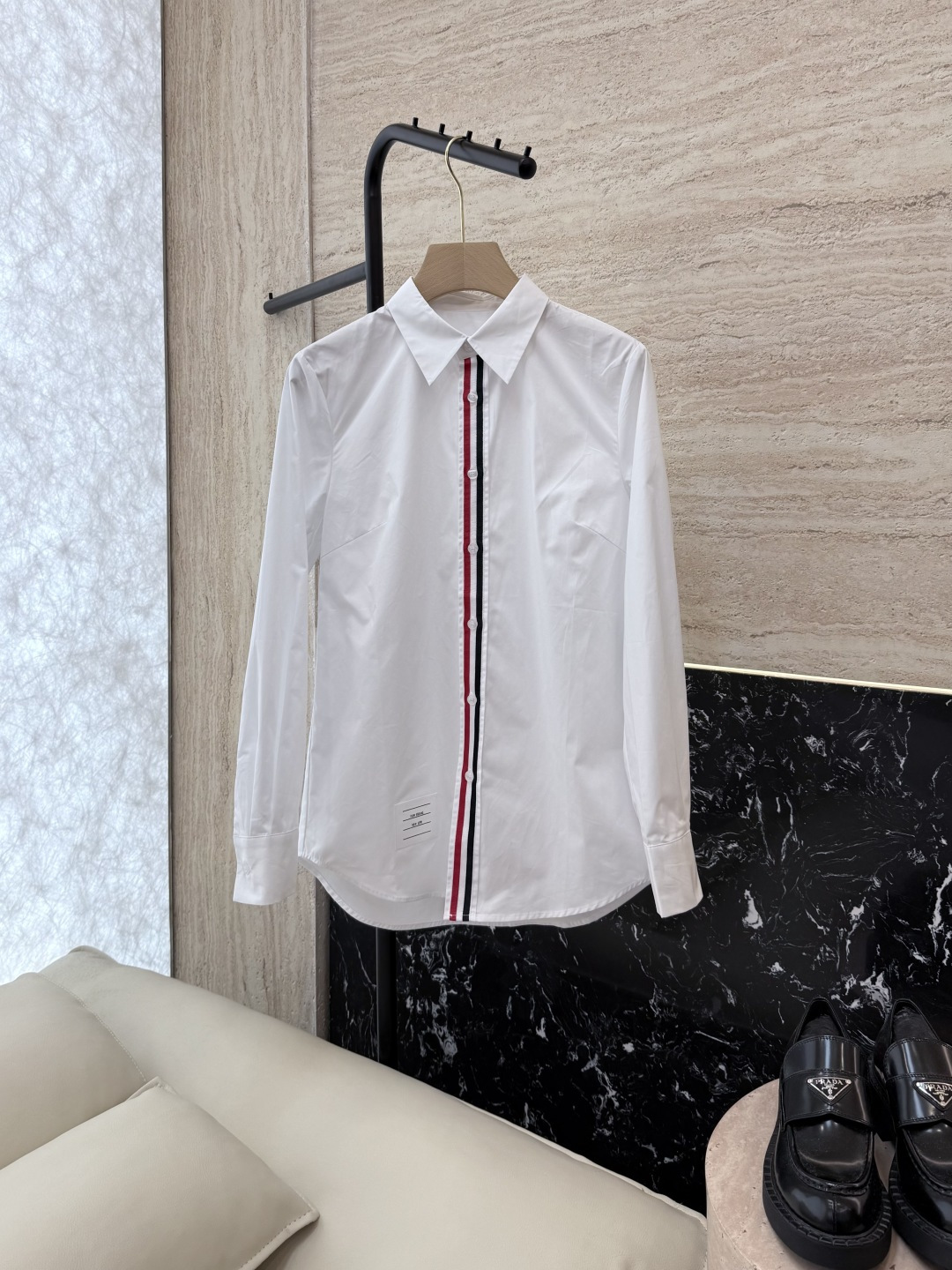 NO:658010,CY027# new shirt TB red and black stripes minimalist style long-sleeved shirt white SML,,shirts,alexander wang19860909CY027#新款衬衫 TB 红黑白杠 极简风 长袖衬衫 白色 SML,,shirts,alexander wang,Women's clothing