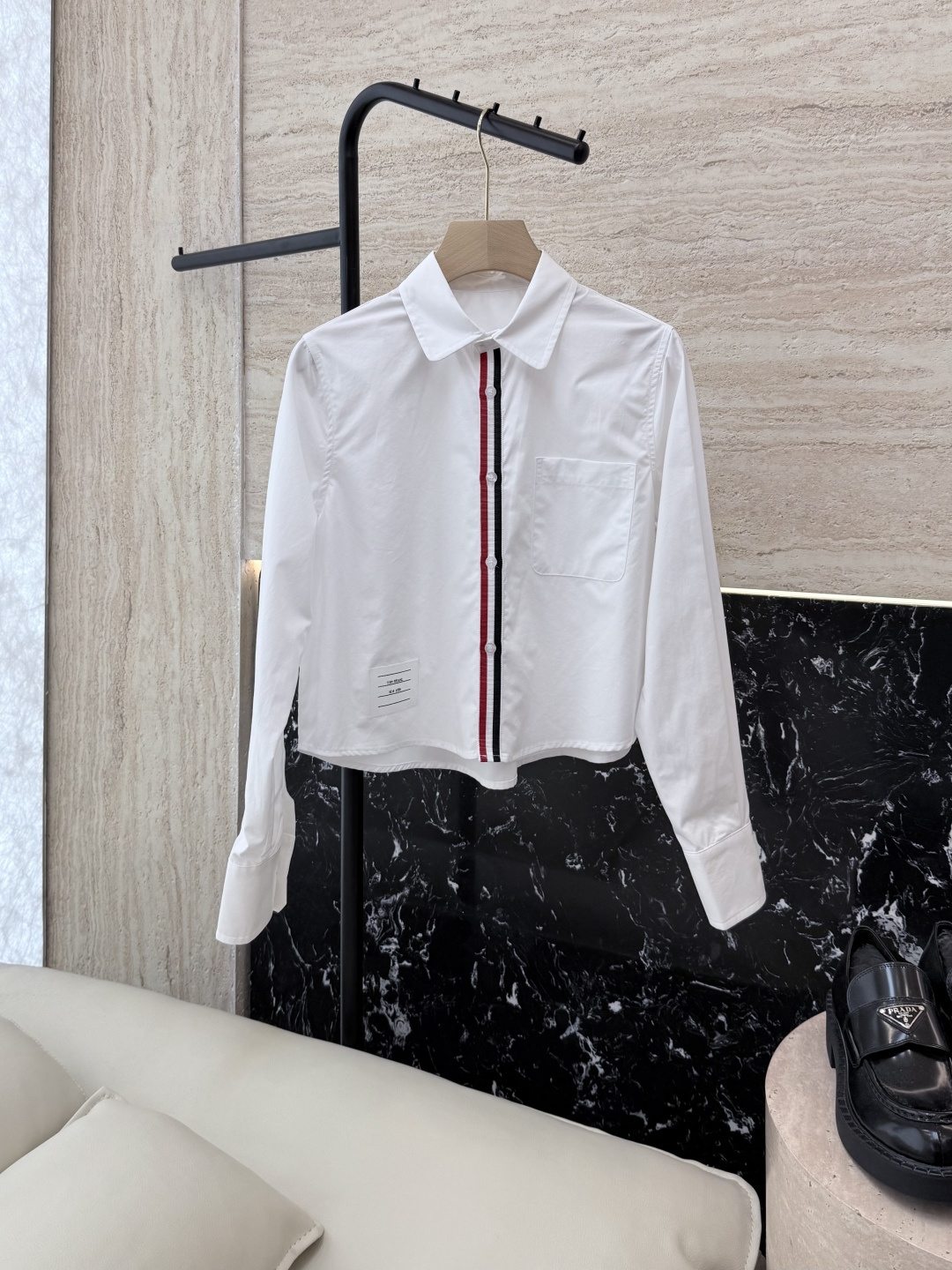 NO:658069,CY026# new shirt P TB red and black stripes minimalist style long-sleeved shirt white SML,,shirts,alexander wang19860909CY026#新款衬衫P TB 红黑白杠 极简风 长袖衬衫 白色 SML,,shirts,alexander wang,Women's clothing