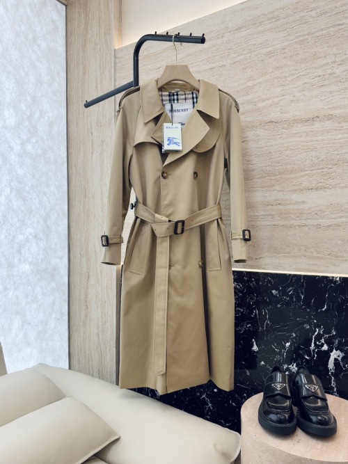 Burberry Trench Coat de Doble Botonadura para Mujer, Estilo Clásico y Elegante 1 Burberry Trench Coat de Doble Botonadura para Mujer, Estilo Clásico y Elegante
