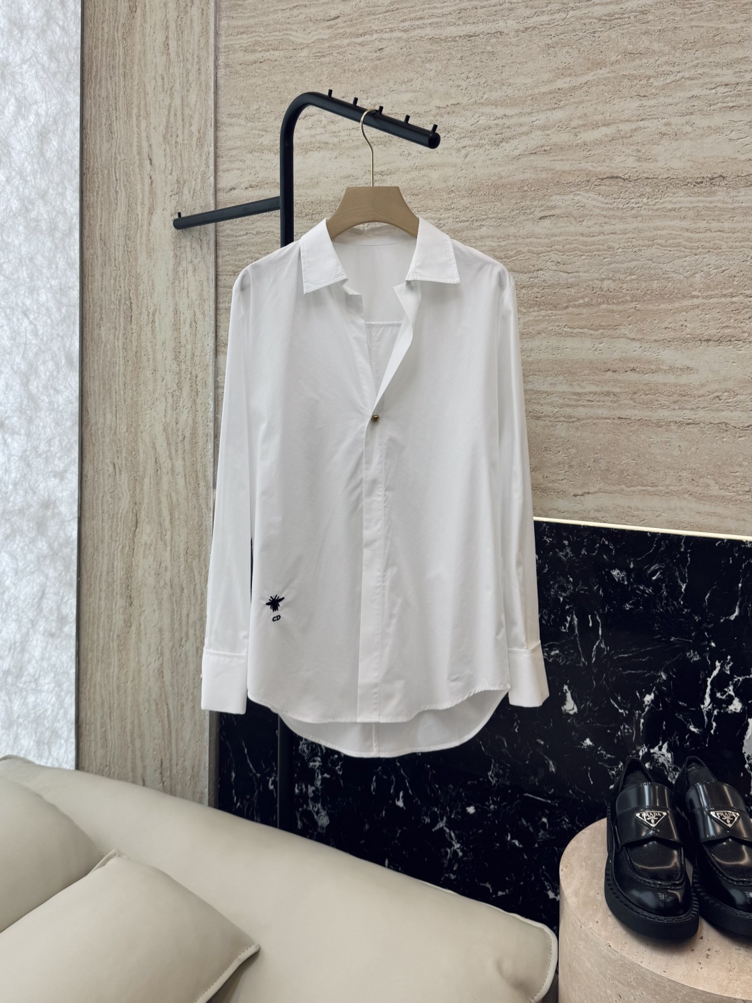 NO:658121,CY030# New Shirt Dior Little Bee Embroidery CD Gold Button Long Sleeve Shirt White SML,,dior,shirts,alexander wang19860909CY030#新款衬衫 Dior 小蜜蜂刺绣CD 金扣 长袖衬衫 白色 SML,,dior,shirts,alexander wang,Women's clothing