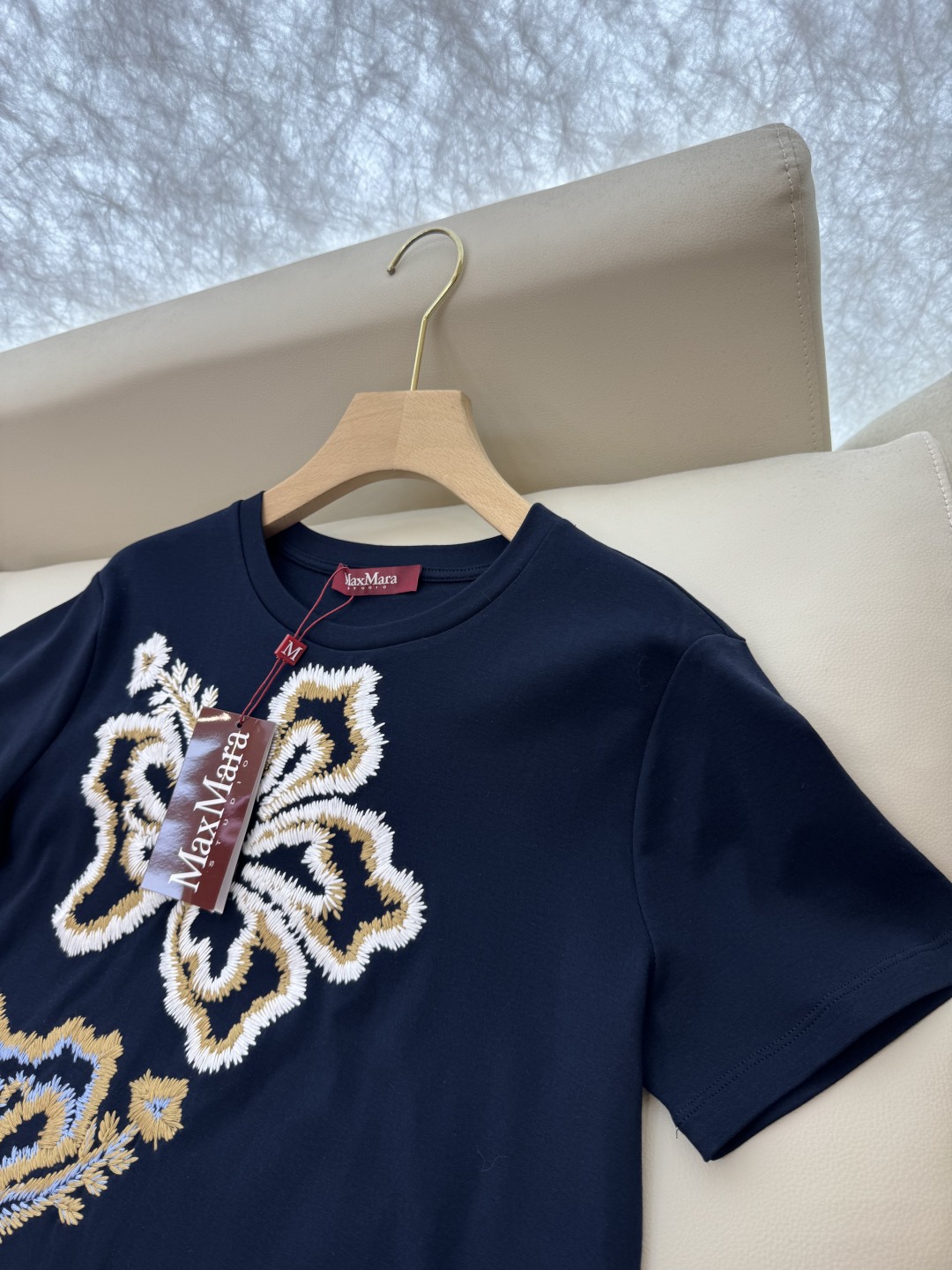 QG042#清仓特价‼️39S
max 家 重工刺绣钉珠 最新款 短袖T恤 黑色 SML