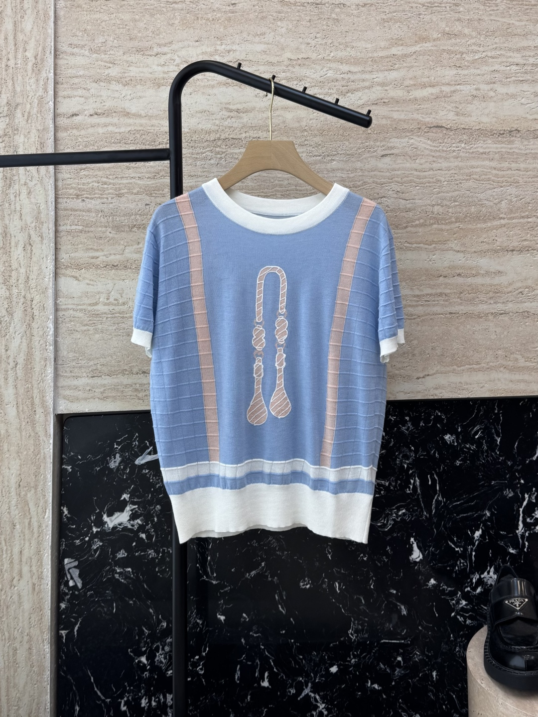 NO:535714,H32515# new knitted sweater H home horseshoe drawing 15 wool 10 silk knitted fabric positioned embroidered short-sleeved knitted sweater brown blue MLXL,,T-shirt,real silk,alexander wang19860909H32515#新款针织衫 H家 马蹄图 15羊毛 10 真丝 针织面料 定位绣花短袖针织衫咖色 蓝色 MLXL,,T-shirt,real silk,alexander wang,Women's clothing