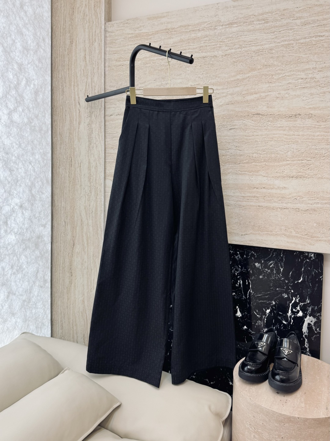 NO:720847,QGL011, the highest version on the market, the girl inspects the goods, trims the three marks on the thread, and delivers the goods. You can send pictures and take videos. If you want quality or service, please add me on WeChat. We will not accept urgent orders. New pants Hermes H Home Hermes H letter dark pattern wide-leg trousers oatmeal black 36/38/40, Hermes-clothing, hermes, hermes,19860909QGL011市面最高版本小妹验货、修剪线头上三标、发货可发图及拍视频,要品质要服务的加我微信,不接急单.新款裤子 Hermes H家 爱马仕 H字母暗纹 阔腿长裤 燕麦咖色 黑色 36/38/40,爱马仕-服装,hermes,hermes,,Women's clothing