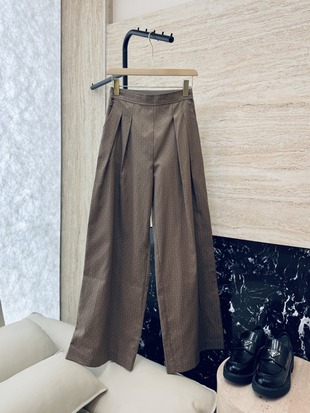 NO:720853,QGL011, the highest version on the market, the girl inspects the goods, trims the three marks on the thread, and delivers the goods. You can send pictures and take videos. If you want quality or service, please add me on WeChat. We will not accept urgent orders. New pants Hermes H Home Hermes H letter dark pattern wide-leg trousers oatmeal black 36/38/40, Hermes-clothing, hermes, hermes,19860909QGL011市面最高版本小妹验货、修剪线头上三标、发货可发图及拍视频,要品质要服务的加我微信,不接急单.新款裤子 Hermes H家 爱马仕 H字母暗纹 阔腿长裤 燕麦咖色 黑色 36/38/40,爱马仕-服装,hermes,hermes,,Women's clothing