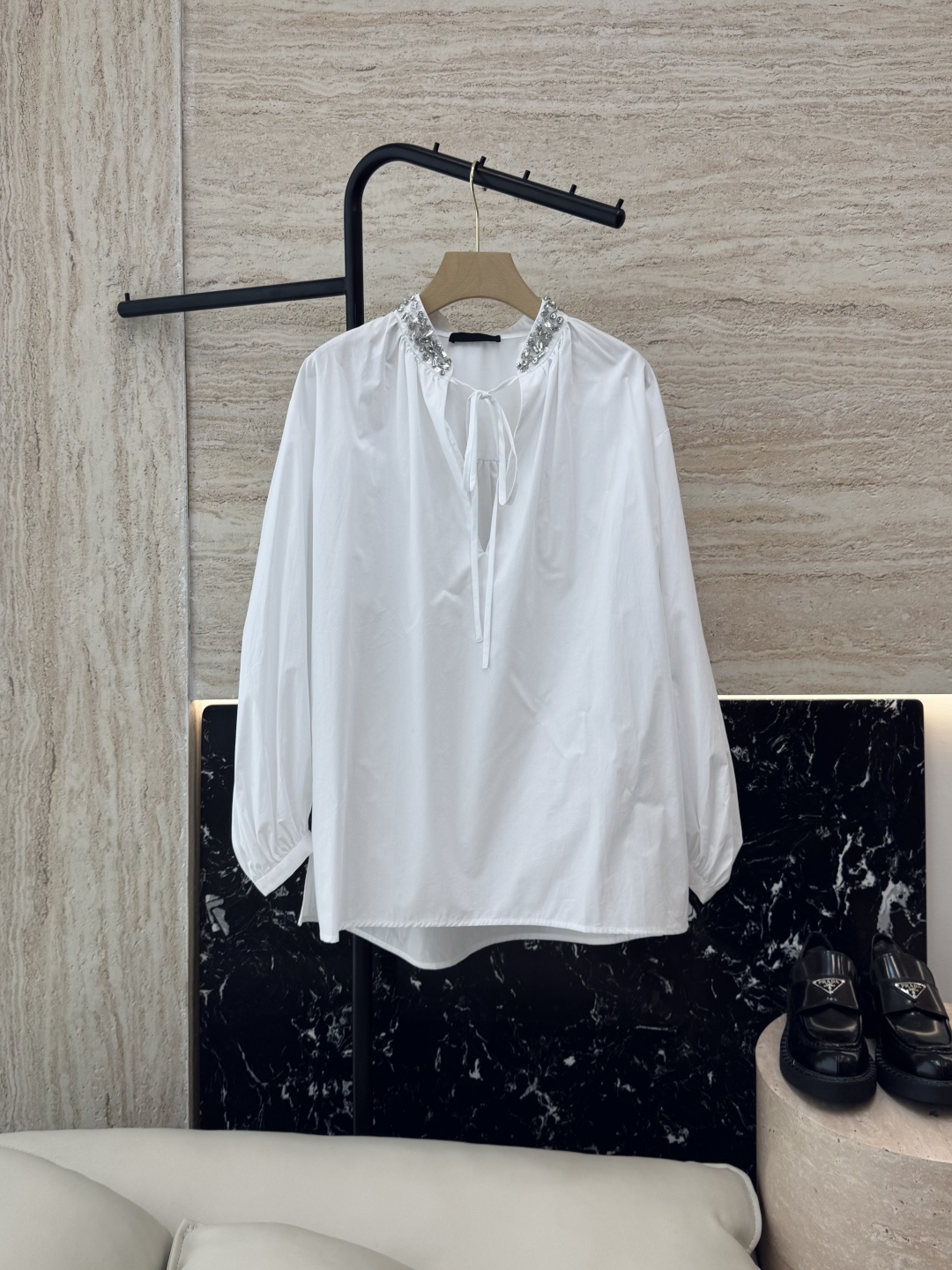 NO:326797,LM002# new shirt MO&Co full hand-made nail drill loose white top XS SML,,shirts,alexander wang19860909LM002#新款衬衫 MO&Co 全手工钉钻 宽松款 白色上衣 XS SML,,shirts,alexander wang,Women's clothing