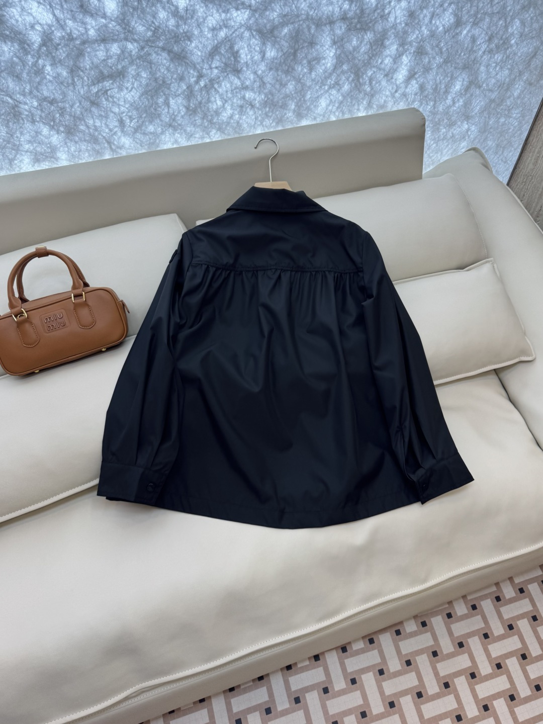 M2371#新款夹克外套🌾Mon 蒙口最新款 收腰显瘦 抽绳设计 拉链款 短款风衣夹克外套 黑色 米白色