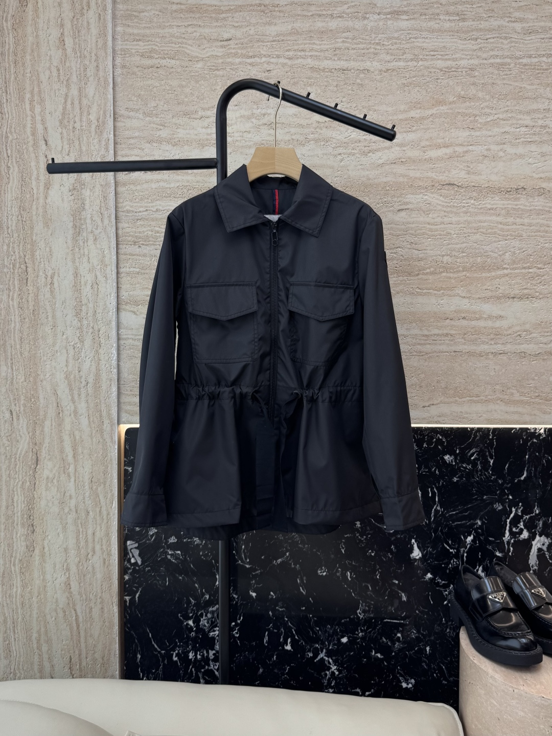 NO:455582,M2371# new jacket jacket Mon mask latest style, waist slimming, drawstring design, zipper style, short windbreaker jacket jacket, black off-white 0-1-2 size,,Moncler, jackets & coats,jackets & coats,alexander wang19860909M2371#新款夹克外套 Mon 蒙口最新款 收腰显瘦 抽绳设计 拉链款 短款风衣夹克外套 黑色 米白色 0-1-2 码,,Moncler,jackets & coats,jackets & coats,alexander wang,Women's clothing