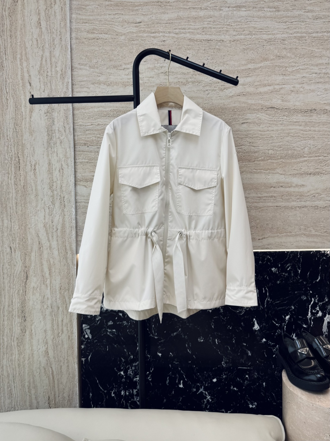 NO:455590,M2371# new jacket jacket Mon mask latest style, waist slimming, drawstring design, zipper style, short windbreaker jacket jacket, black off-white 0-1-2 size,,Moncler, jackets & coats,jackets & coats,alexander wang19860909M2371#新款夹克外套 Mon 蒙口最新款 收腰显瘦 抽绳设计 拉链款 短款风衣夹克外套 黑色 米白色 0-1-2 码,,Moncler,jackets & coats,jackets & coats,alexander wang,Women's clothing