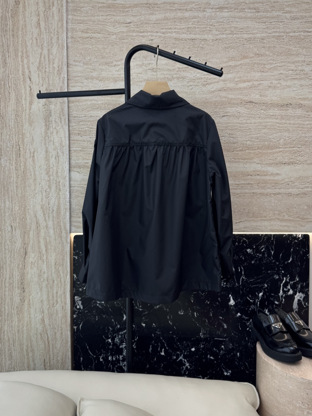 M2371#新款夹克外套🌾Mon 蒙口最新款 收腰显瘦 抽绳设计 拉链款 短款风衣夹克外套 黑色 米白色