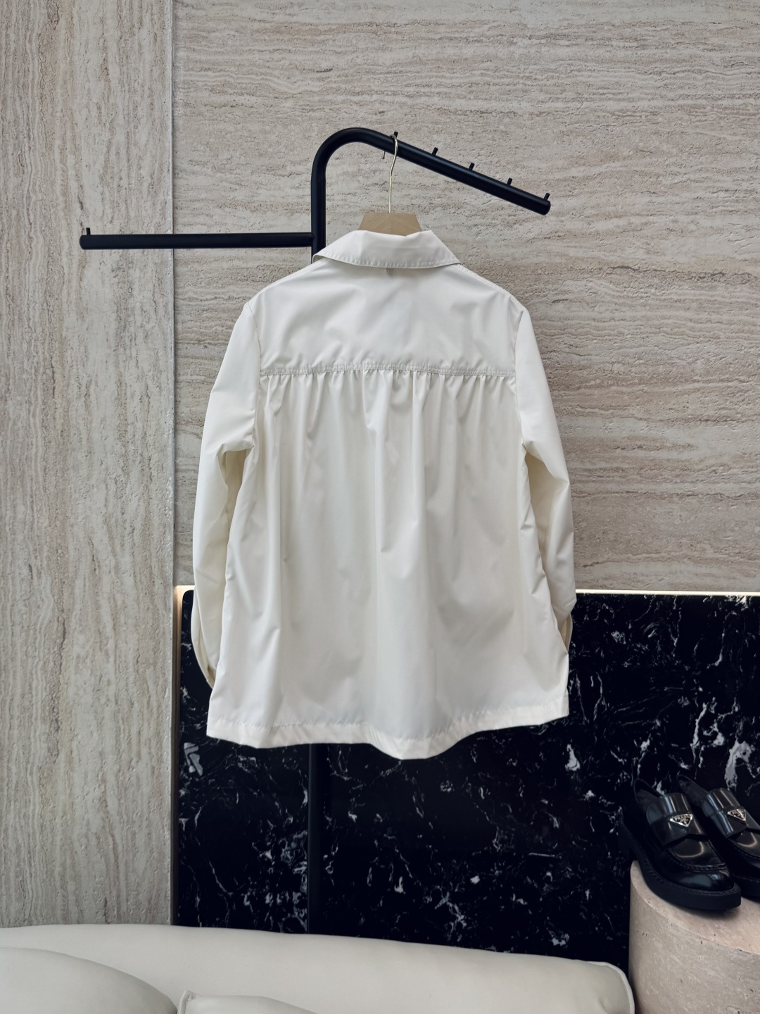 M2371#新款夹克外套🌾Mon 蒙口最新款 收腰显瘦 抽绳设计 拉链款 短款风衣夹克外套 黑色 米白色