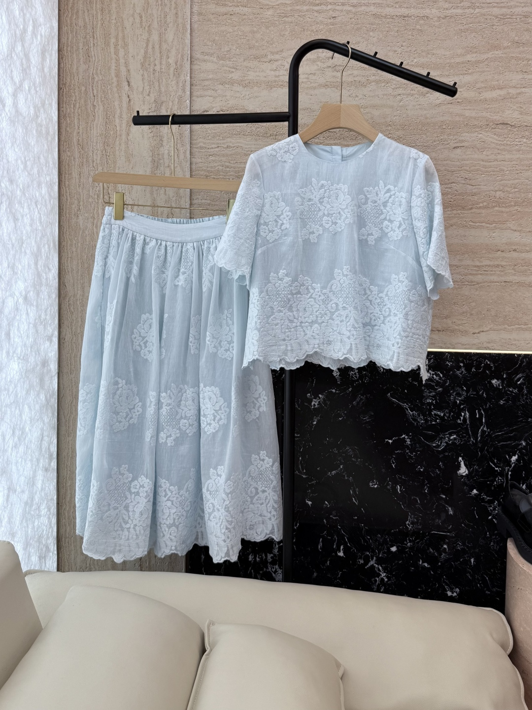 NO:329641,QY004# new suit ES heavy industry lace embroidery short-sleeved top long skirt suit blue white SMLXL,,skirts,T-shirt,alexander wang19860909QY004#新款套装 ES 重工蕾丝绣花 短袖上衣长半裙 套装 蓝色 白色 SMLXL,,skirts,T-shirt,alexander wang,Women's clothing
