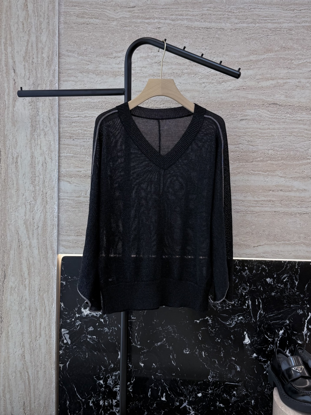 NO:319271,258002# new knitted sweater BC chain V-neck sweater black white SML, alexander wang19860909258002#新款针织衫 BC 链条V领针织衫 黑色 白色 SML,,alexander wang,Women's clothing