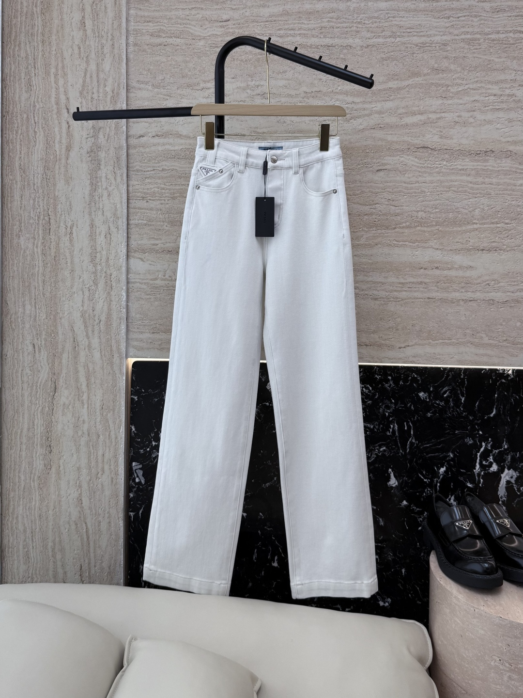 NO:319281,MS004# new style jeans PR triangle straight jeans white 36/38/40/42,,jeans,alexander wang19860909MS004#新款牛仔裤 PR 三角标 直筒牛仔裤 白色 36/38/40/42,,jeans,alexander wang,Women's clothing