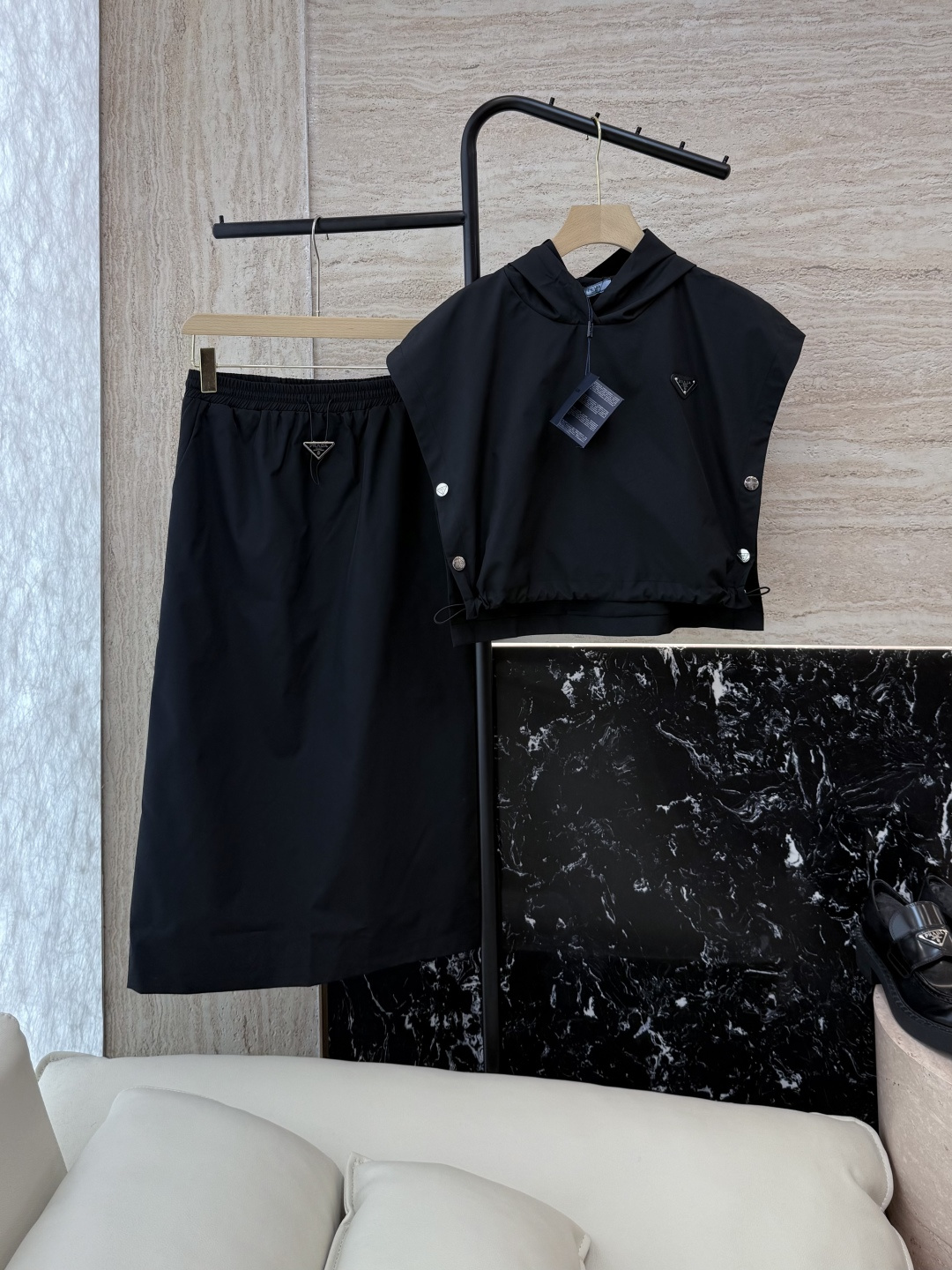 NO:319282,MS003# new suit PR triangle short sleeve waist-hugging short top long skirt suit black apricot SML, skirts, T-shirt, alexander wang19860909MS003#新款套装 PR 三角标 短袖 收腰短款上衣长半裙 套装 黑色杏色 SML,,skirts,T-shirt,alexander wang,Women's clothing