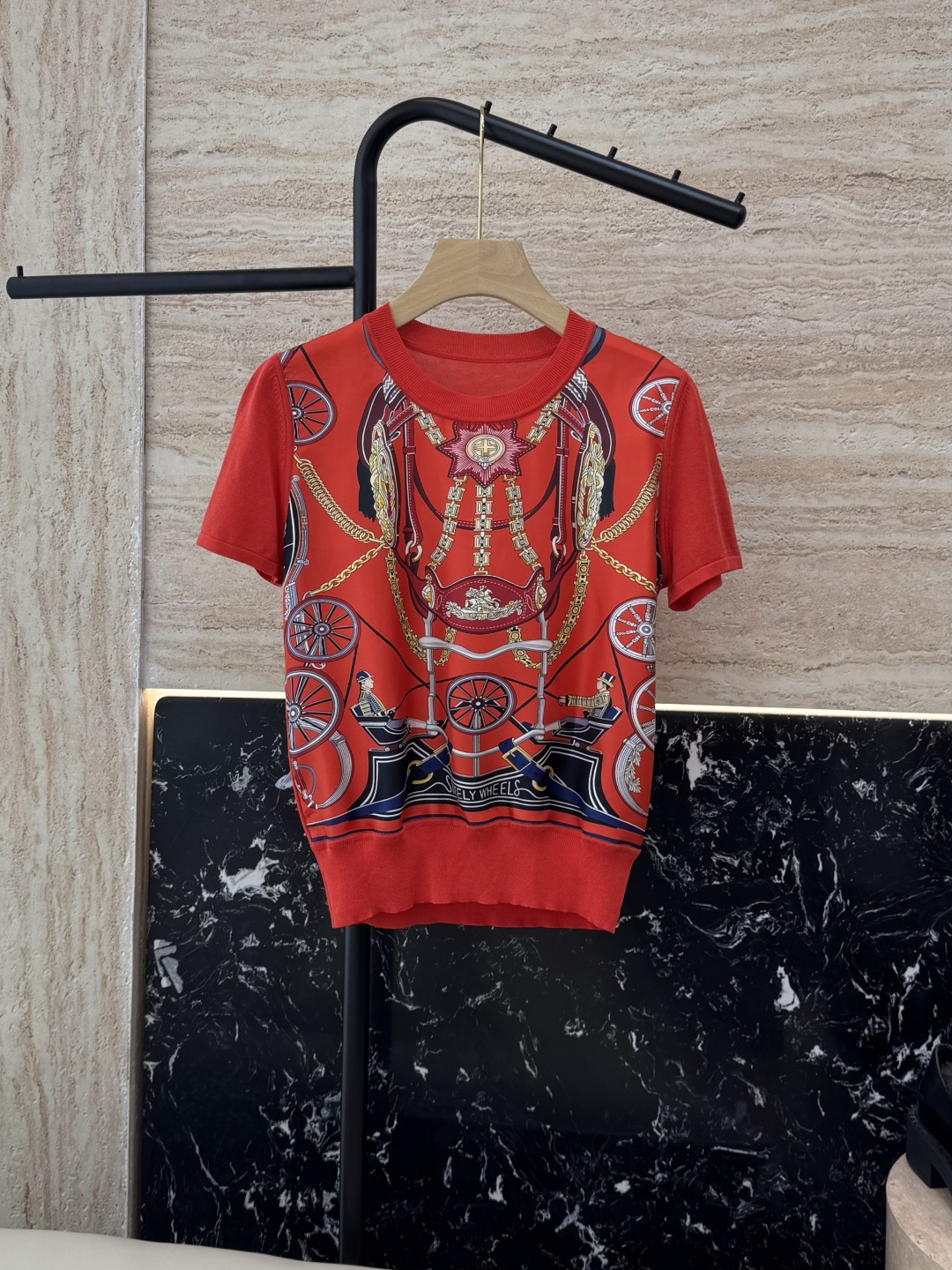 NO:319243,H32521# new knitted sweater H home silk knitted fabric short sleeve sweater red apricot SMLXLXXL,,T-shirt,real silk,alexander wang19860909H32521#新款针织衫 H家 真丝 针织面料 短袖 针织衫 红色 杏色 SMLXLXXL,,T-shirt,real silk,alexander wang,Women's clothing