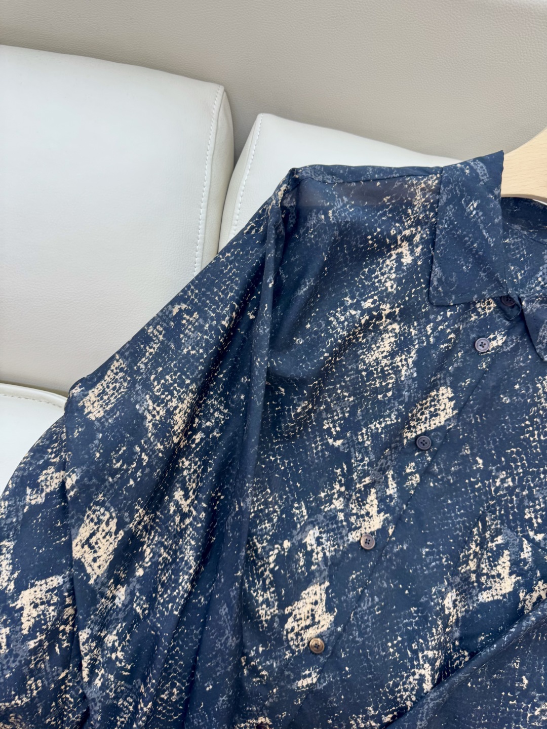 LL014#新款上衣。
30%真丝 棉 写意老料印花长袖真丝棉上衣 ML