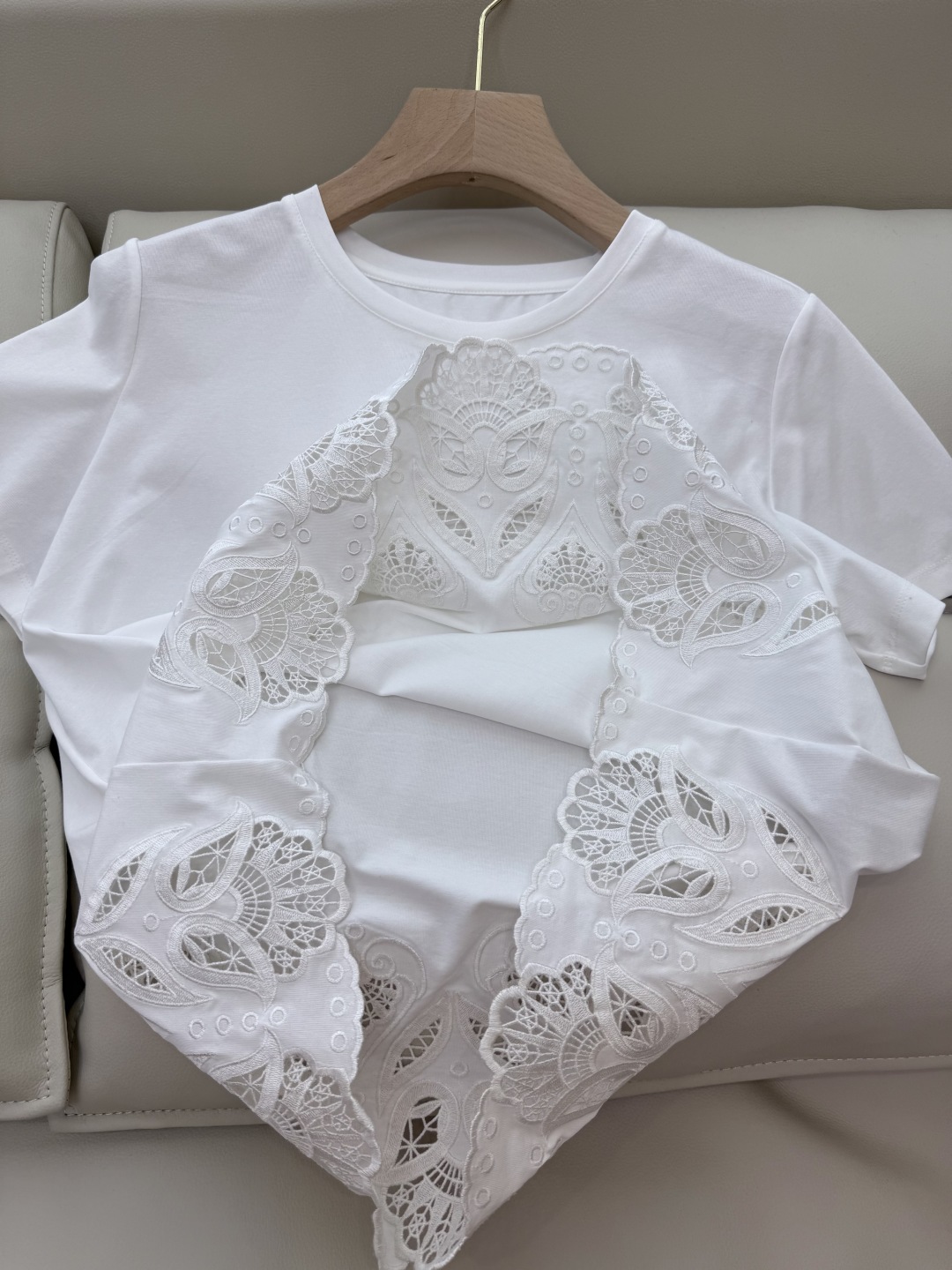 DY005#新款上衣。
ES 镂空绣花 短袖T恤上衣 白色 SMLXL