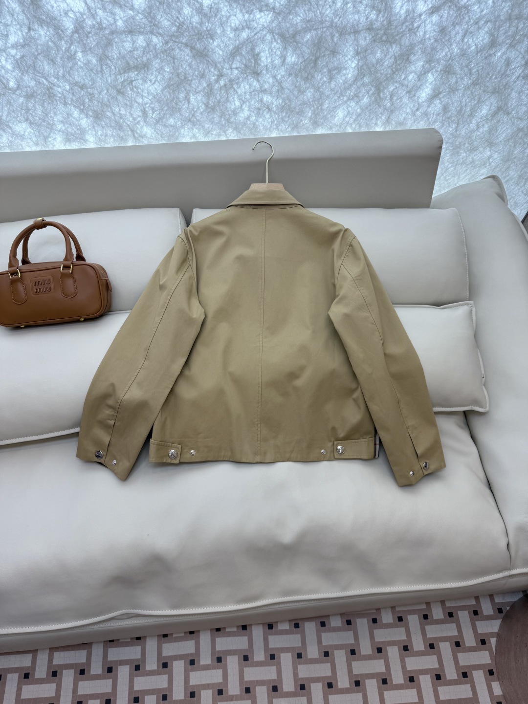 LF011#新款外套。
Bur 格纹经典配色拼接 短款 外套 黑色 杏色 SMLXL