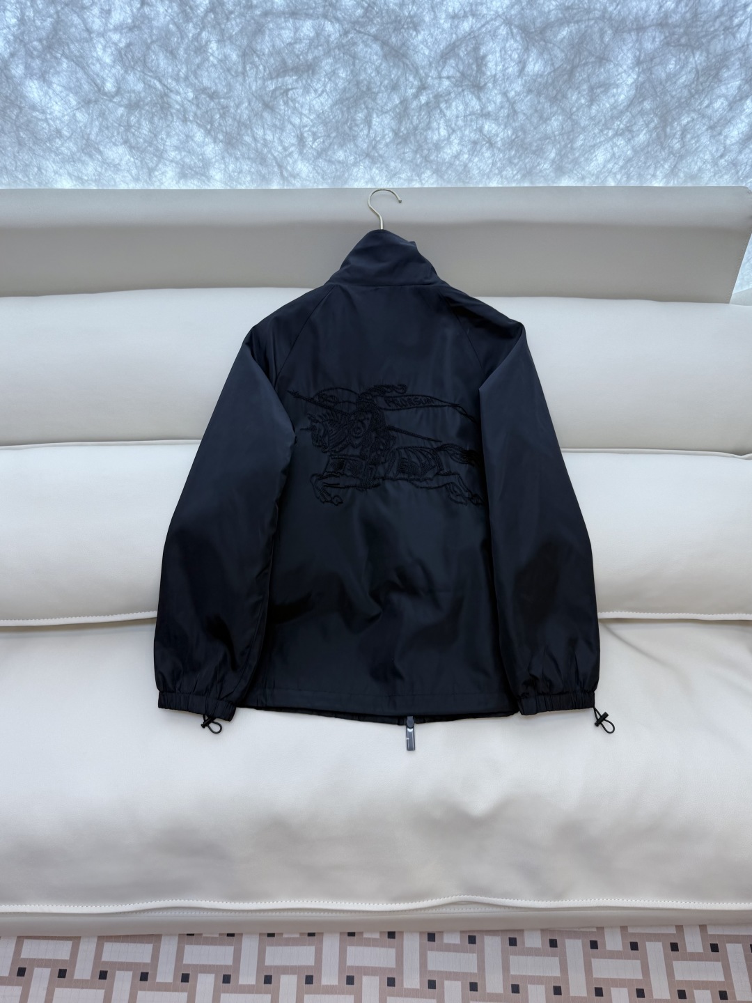 LF009#新款外套。
Bur 战马绣花 男女同款 拉链款简洁款外套 黑色 SMLXL