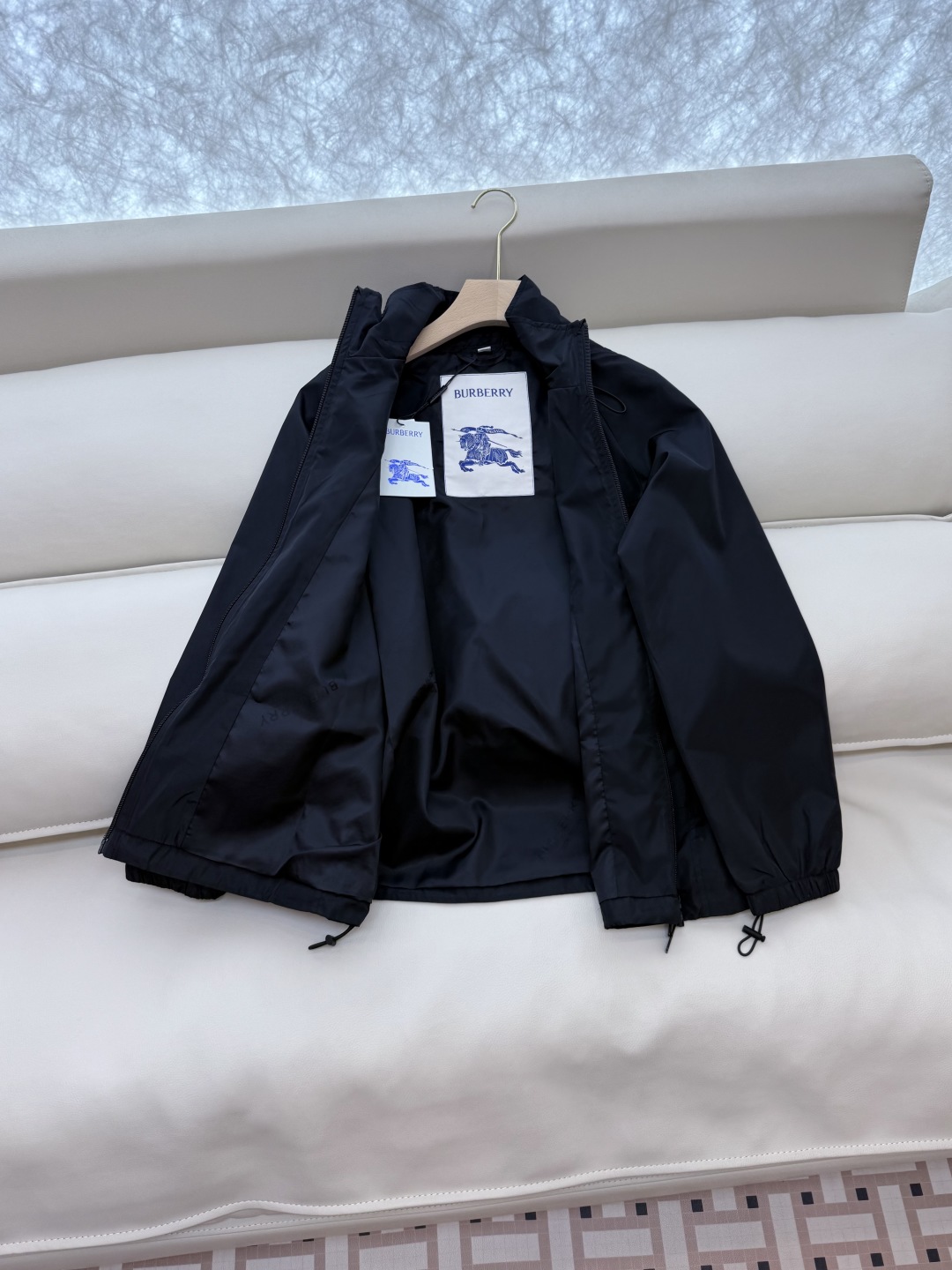 LF009#新款外套。
Bur 战马绣花 男女同款 拉链款简洁款外套 黑色 SMLXL
