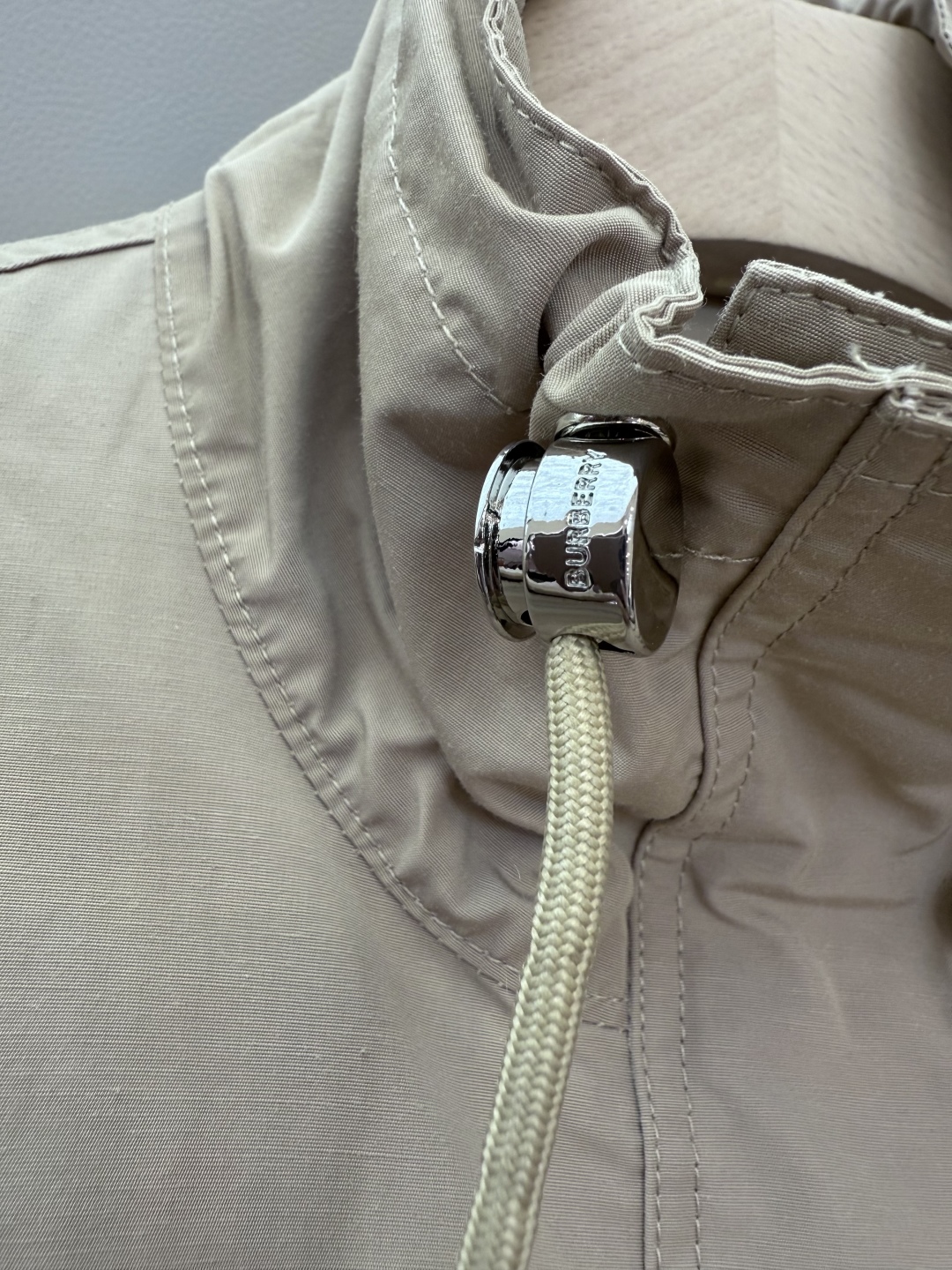 LF008#新款外套。
Burberry 抽绳设计显瘦 短款外套 杏色 粉色 SMLXL