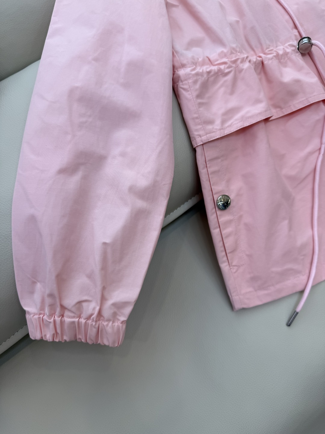 LF008#新款外套。
Burberry 抽绳设计显瘦 短款外套 杏色 粉色 SMLXL