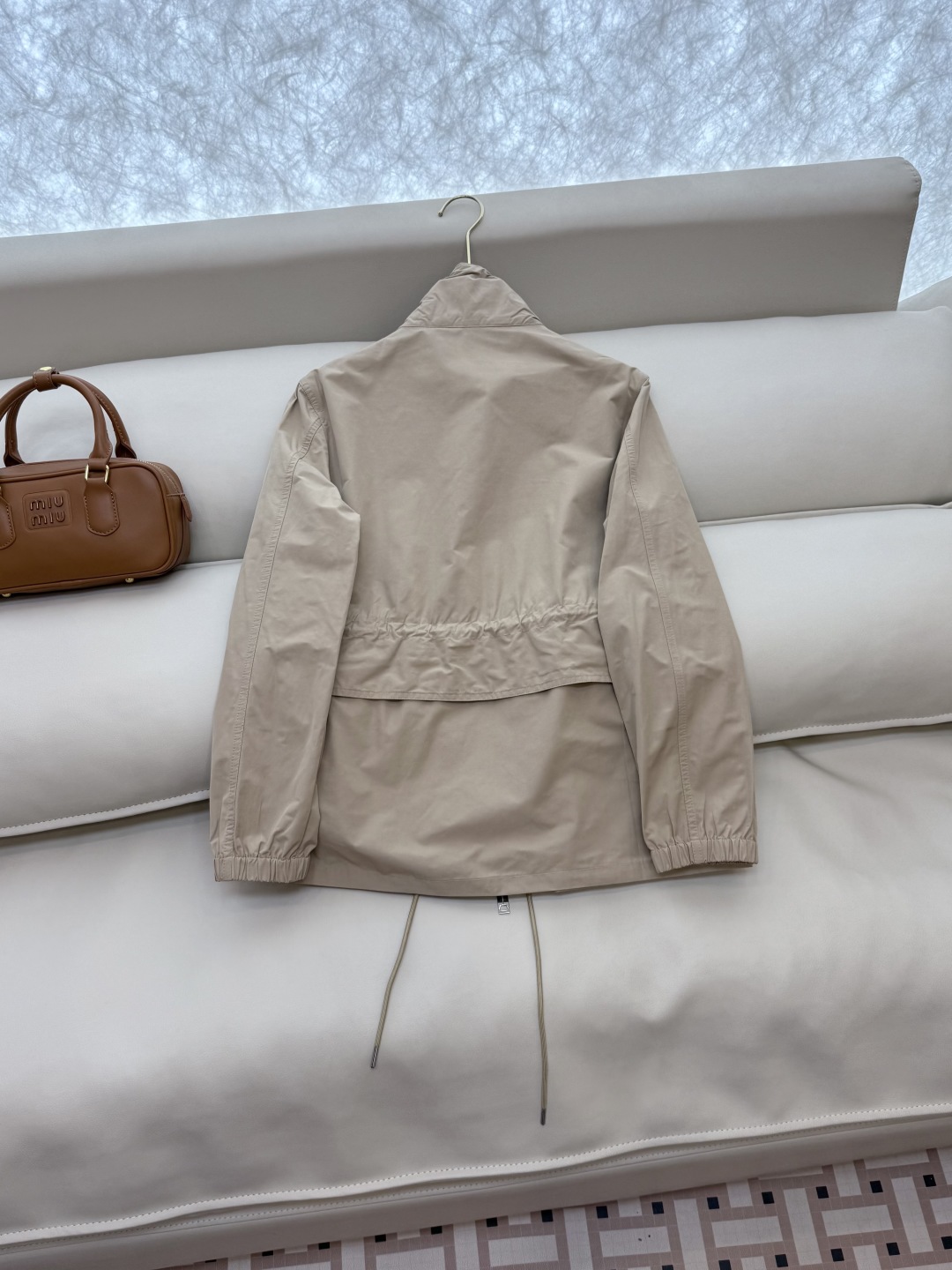 LF008#新款外套。
Burberry 抽绳设计显瘦 短款外套 杏色 粉色 SMLXL