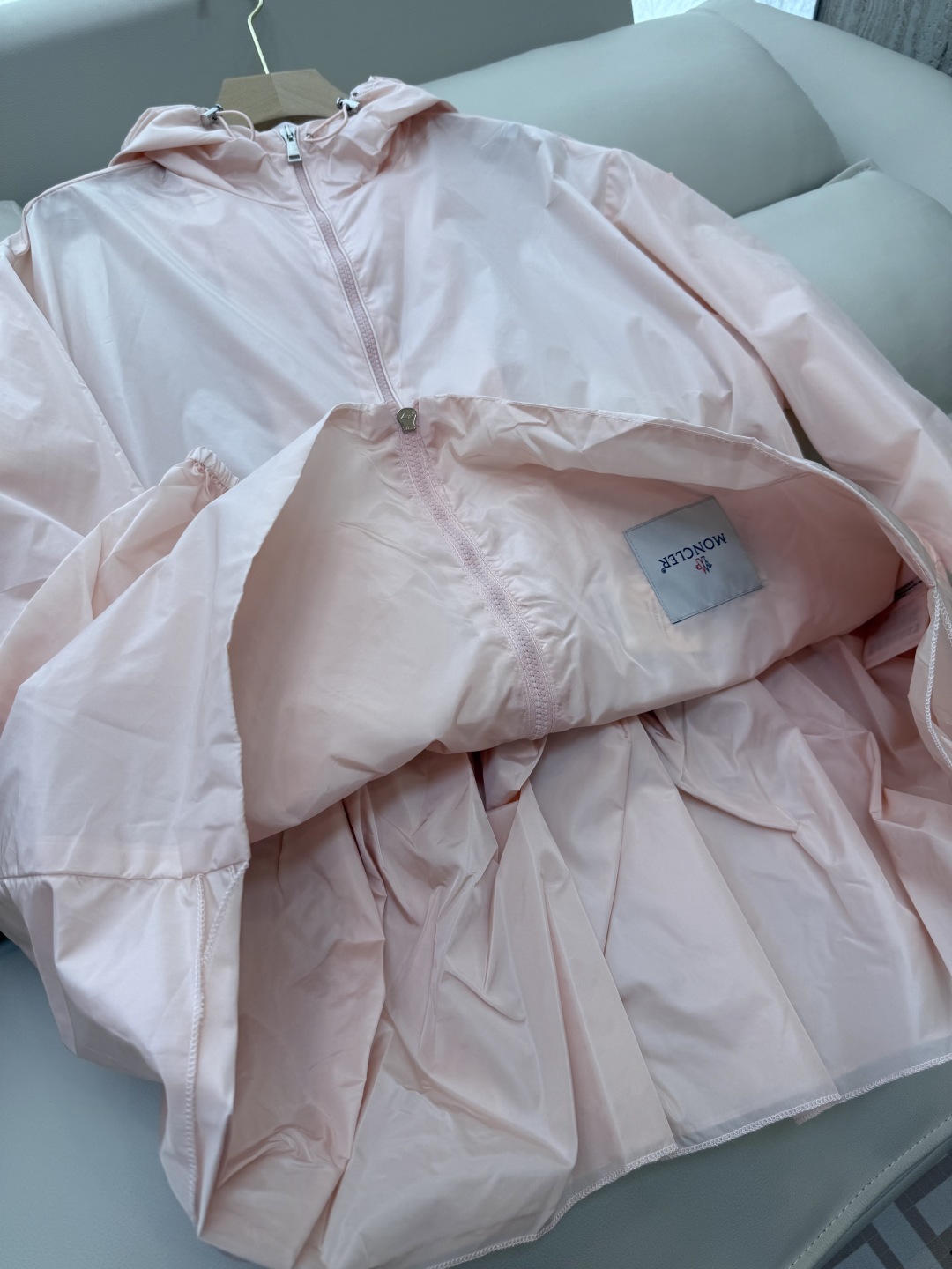 LF014#新款外套。
Mon 蒙口 超级爆款 收腰设计 拉链款防晒外套 粉色 白色 黑色 0-1-2 